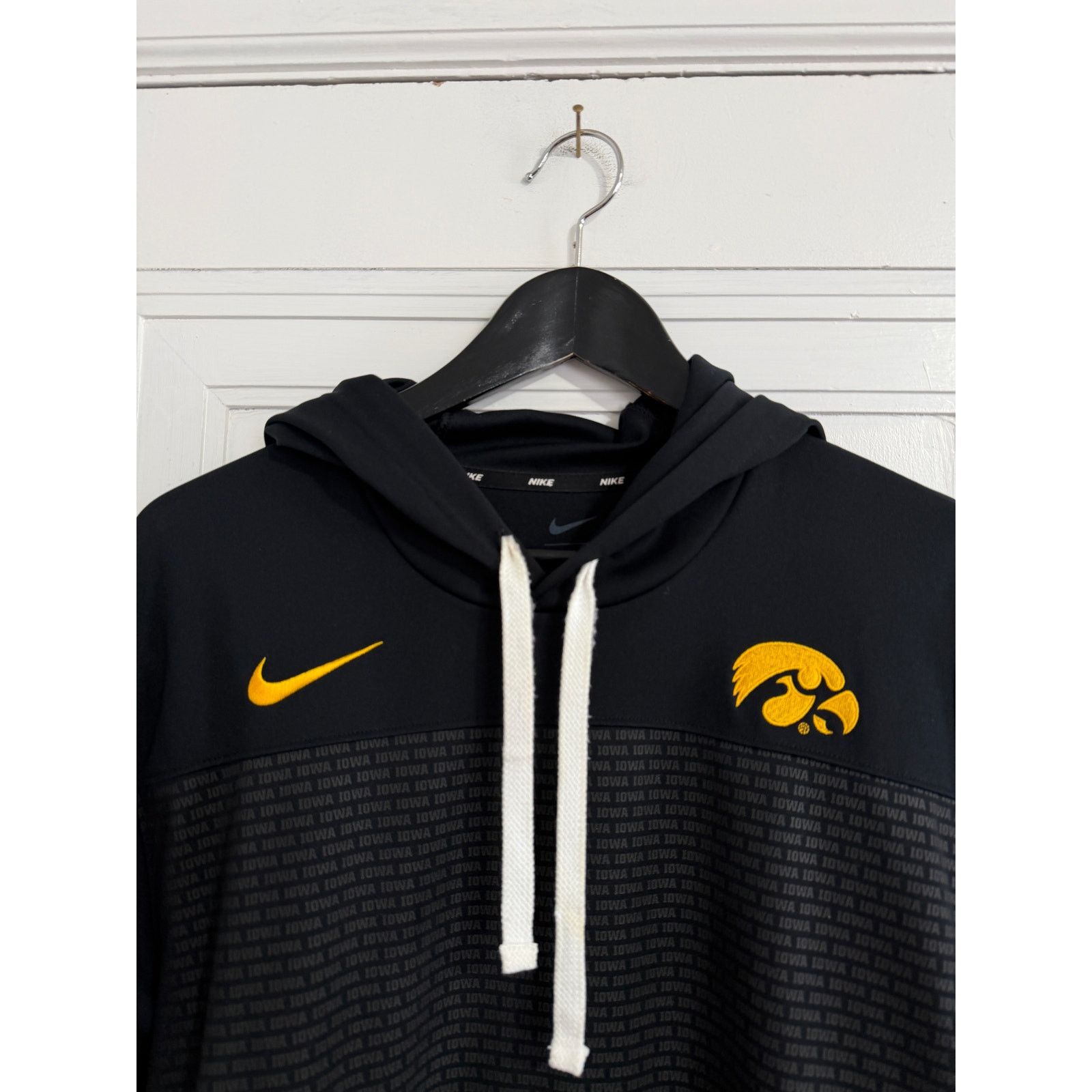 Nike Iowa Hawkeyes Black and Yellow Nike Hoodie Size Large Size US L / EU 52-54 / 3 - 2 Thumbnail