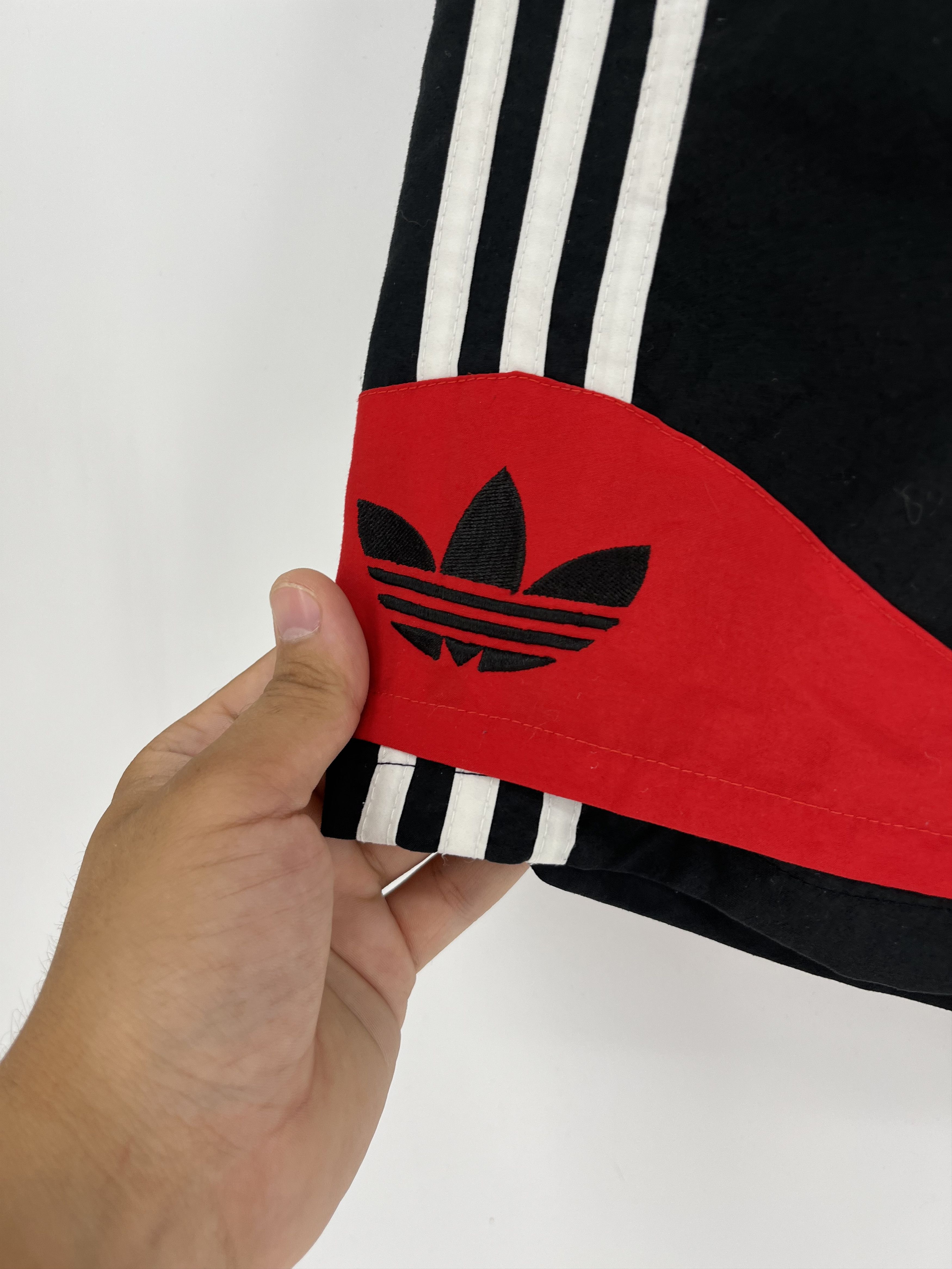 Adidas 90s Vintage Adidas Black Nylon Logo Shorts Travis Style Size US 34 / EU 50 - 7 Thumbnail