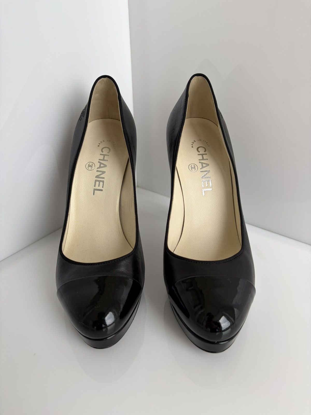 Chanel Chanel CC Logo Leather And Patent Cap Toe Heels Size 37C Size US 7 / IT 37 - 2 Thumbnail