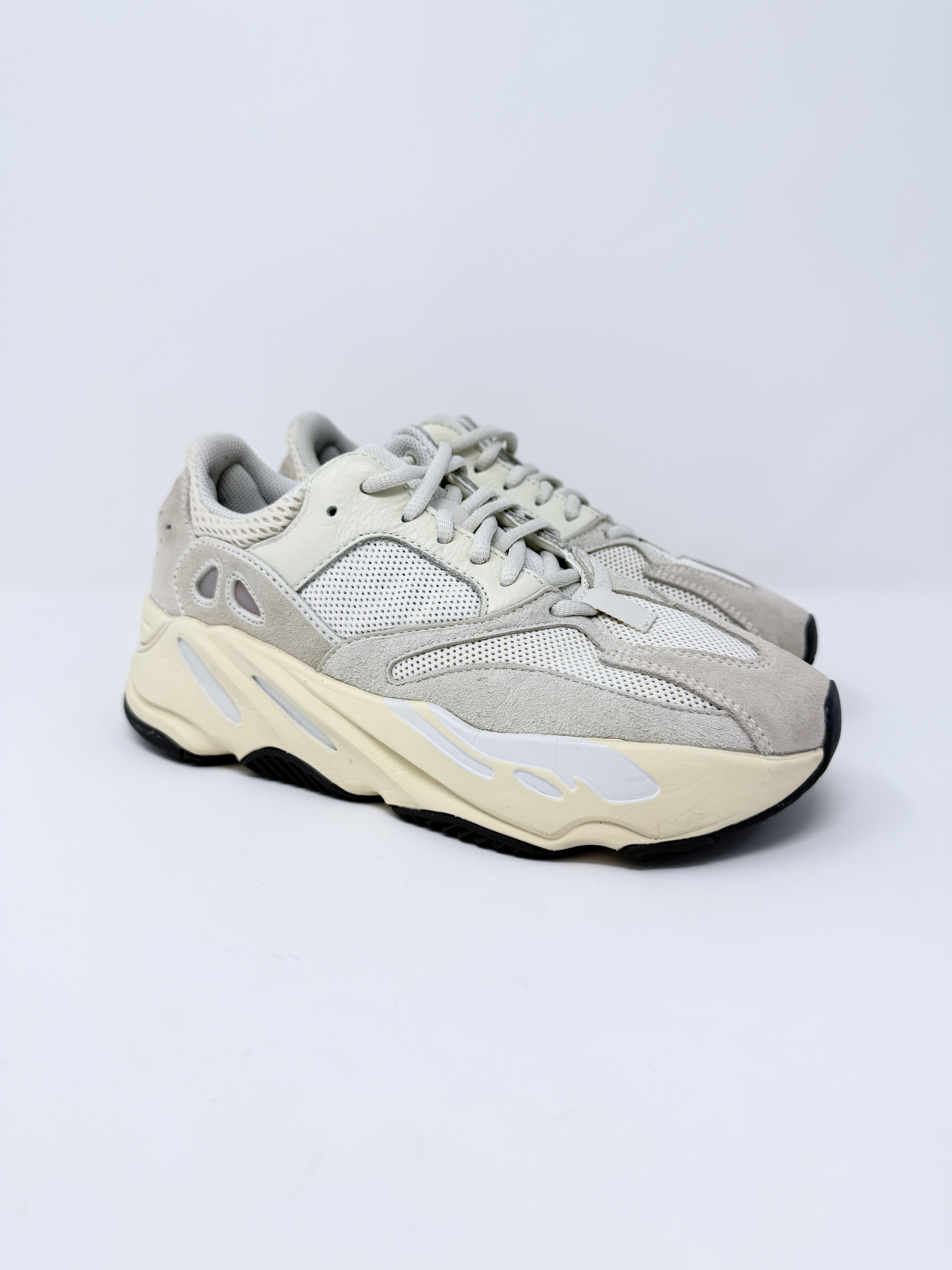 Adidas adidas Yeezy 700 V1 Analog White Cream Size US 6 / EU 39 - 1 Thumbnail