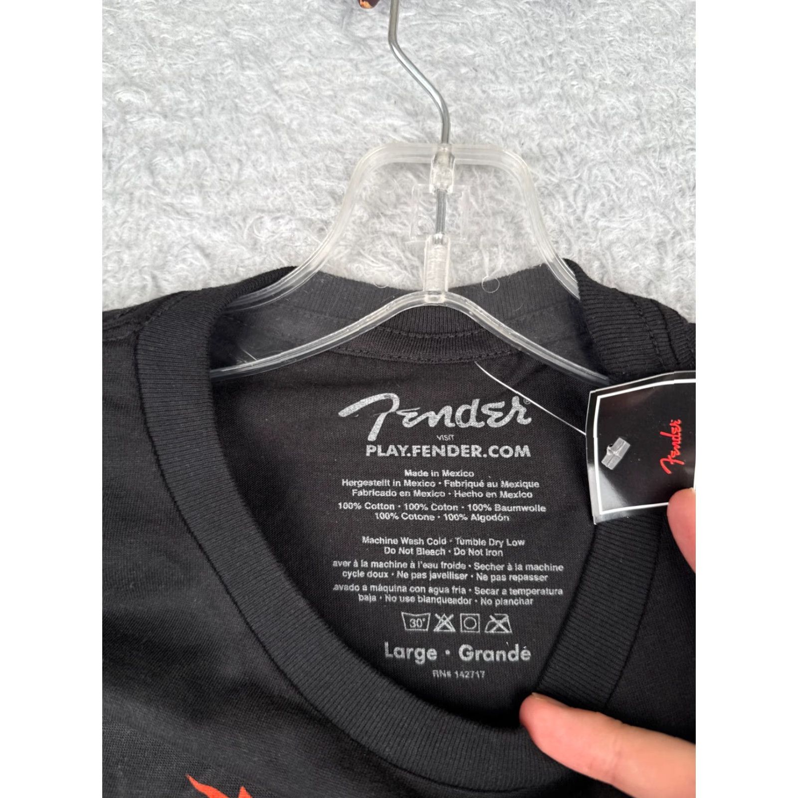 Fender Fender Shirt Men Large Black Guitar Worldwide 1946 All Seasons Short Sleeve Crew Neck Tags Mens T-Shirt Stone? Size US L / EU 52-54 / 3 - 7 Thumbnail