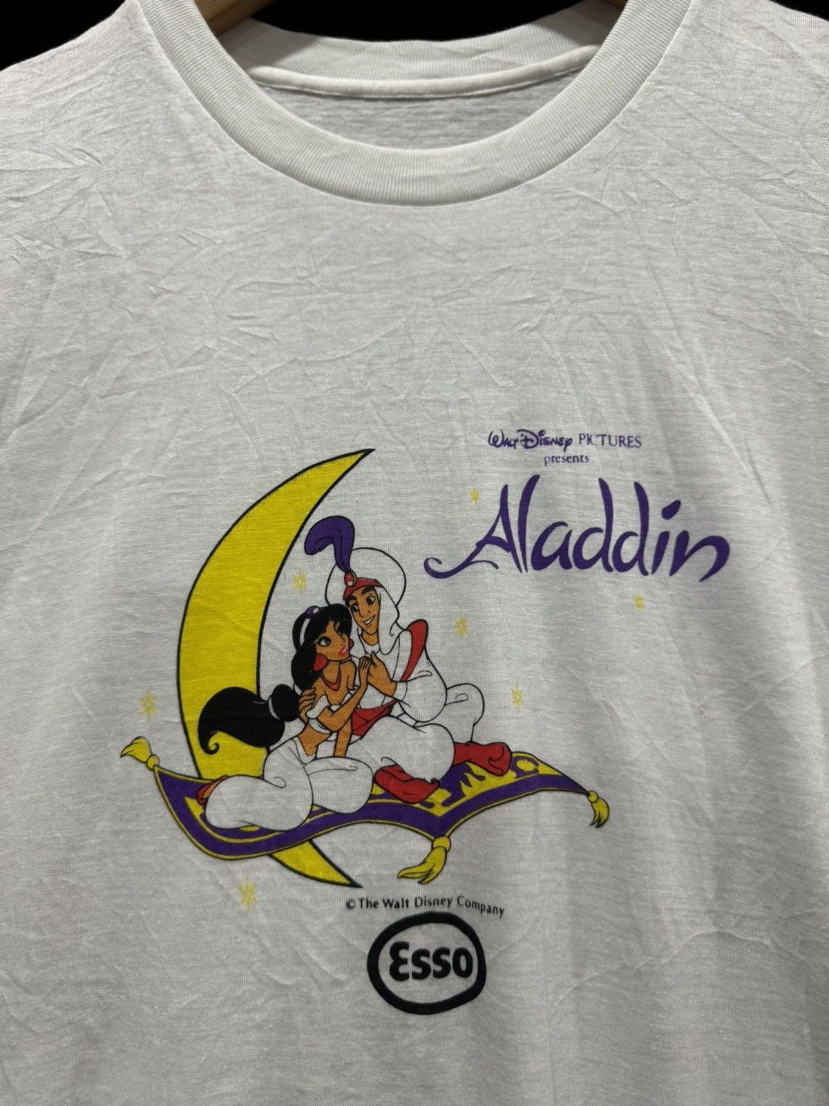 Disney × Vintage Vintage 90's Walt Disney Pictures Aladdin Esso Novelty Tee Size US XL / EU 56 / 4 - 2 Thumbnail