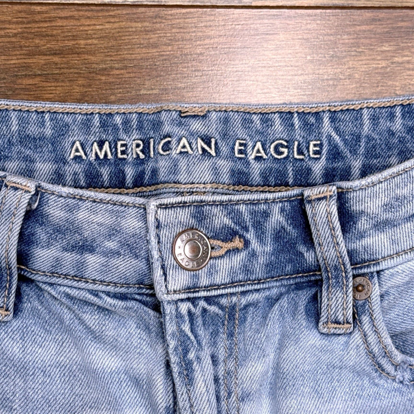 American Eagle Outfitters VINTAGE? No. American Eagle Outfitters Mom Jeans, 2 Regular, Distressed, Light Wash, 26 Inseam 26, 5-Pocket, Denim Size 26" / US 2 / IT 38 - 4 Thumbnail