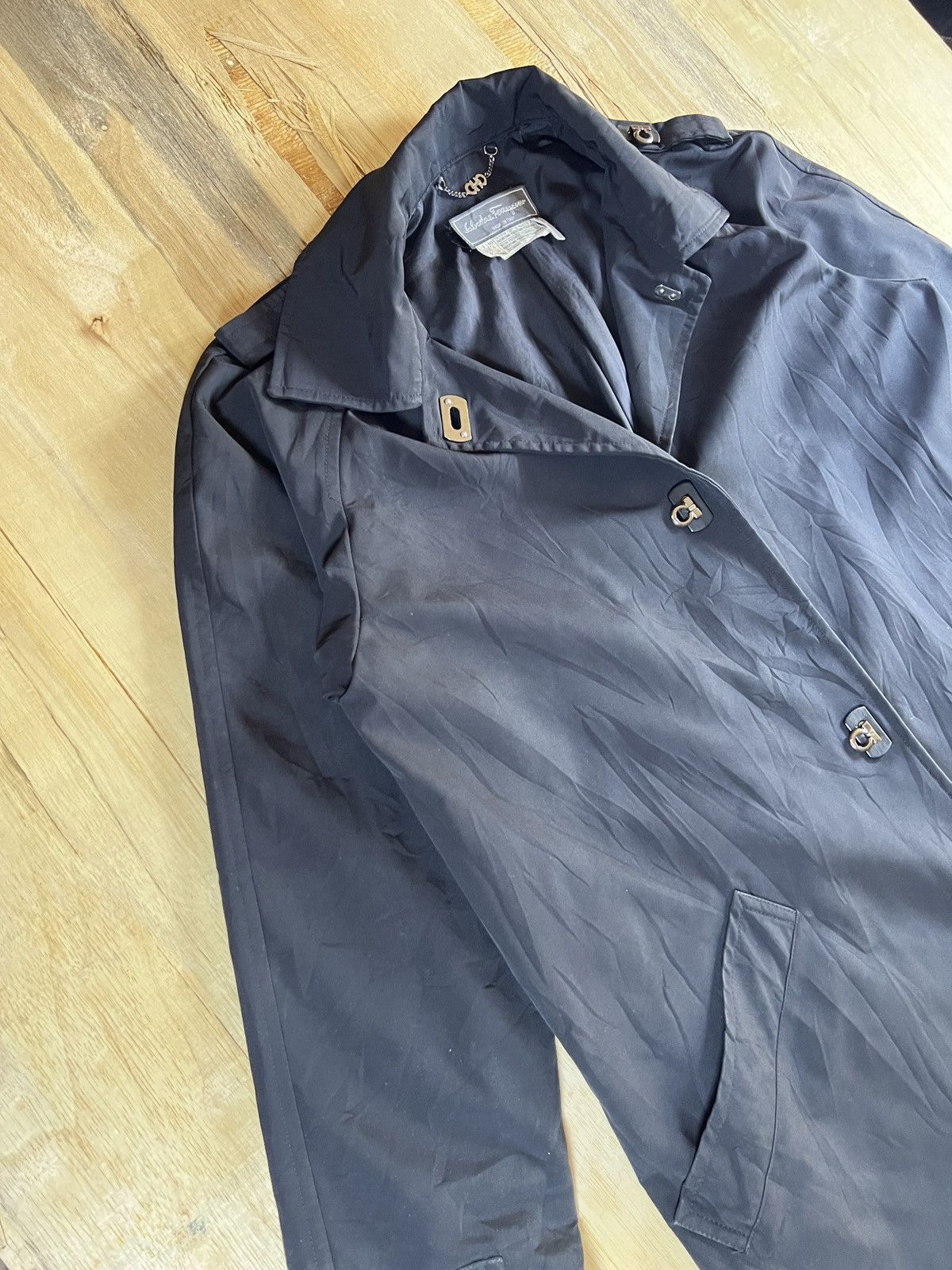 Salvatore Ferragamo Salvatore Ferragamo Vintage Long Coat Italian Designer Size US M / EU 48-50 / 2 - 2 Thumbnail