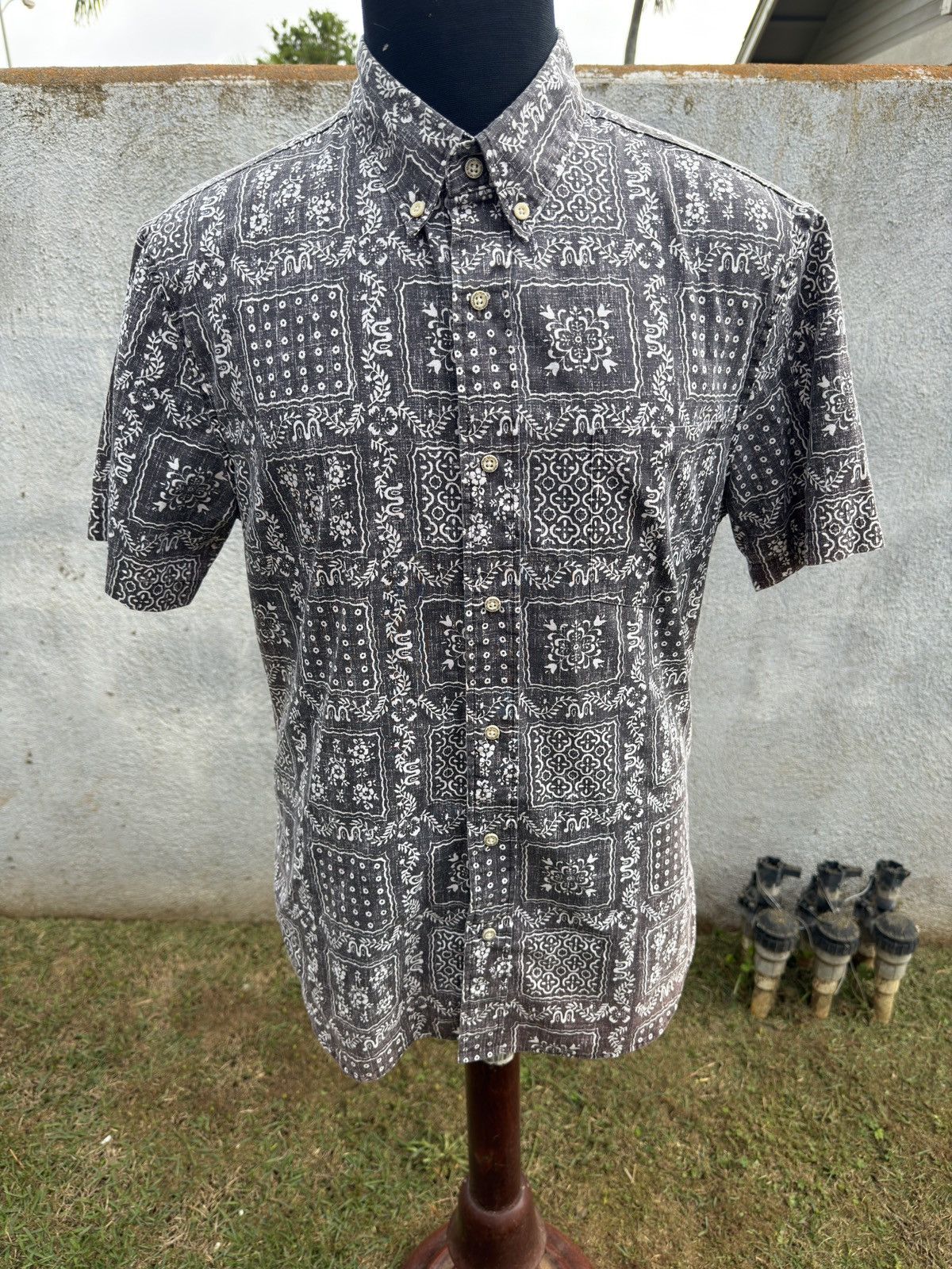 Reyn Spooner PreOwned Reyn Spooner Tailored Gray Hawaiian Print FMen's M Size US M / EU 48-50 / 2 - 1 Thumbnail