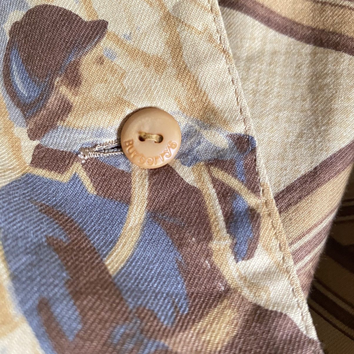Burberry Burberry Vintage gold Equestrian Print Shirt Size L / US 10 / IT 46 - 12 Thumbnail