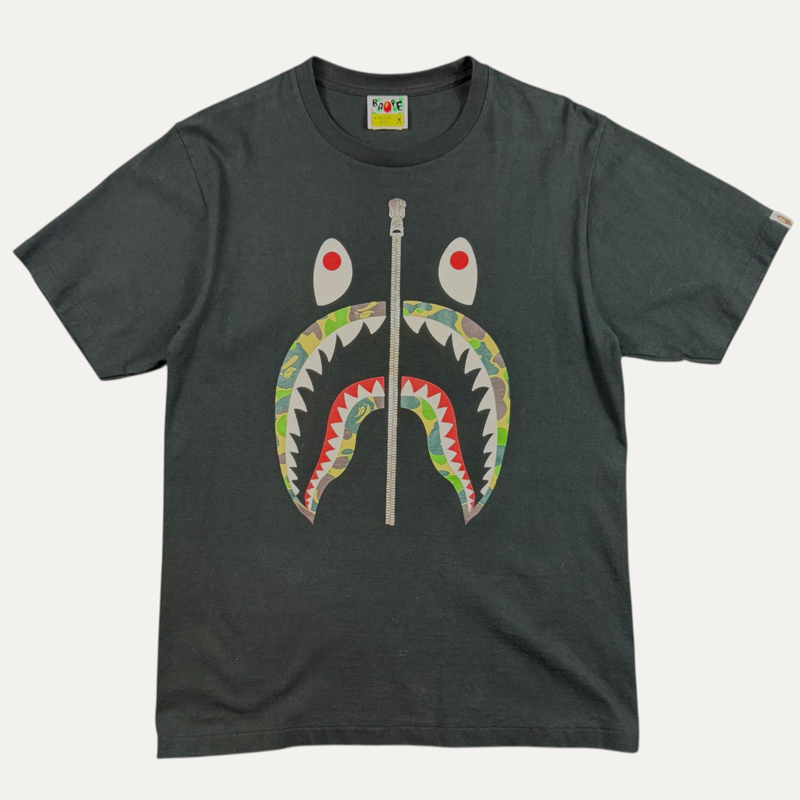 Bape Bape 1st Camo Shark T-Shirt Size US M / EU 48-50 / 2 - 1 Thumbnail
