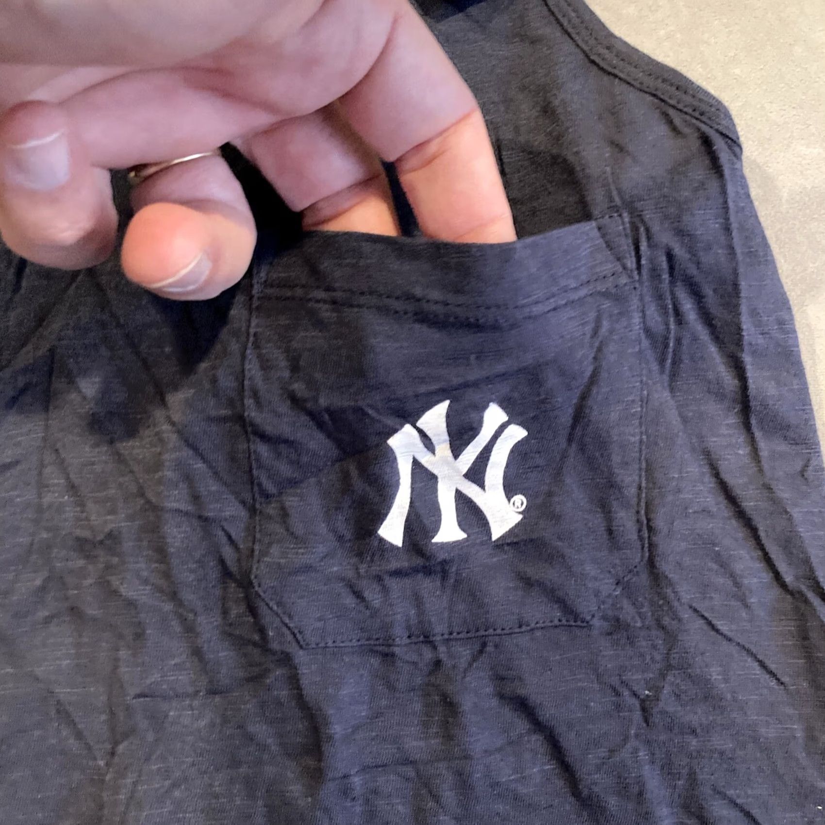Vintage NWT CAMPUS LIFESTYLE NEW YORK YANKEES TANK TOP SIZE SMALL Women Blue Sleeveless Knit Graphic Tank S Judge Size S / US 4 / IT 40 - 2 Thumbnail