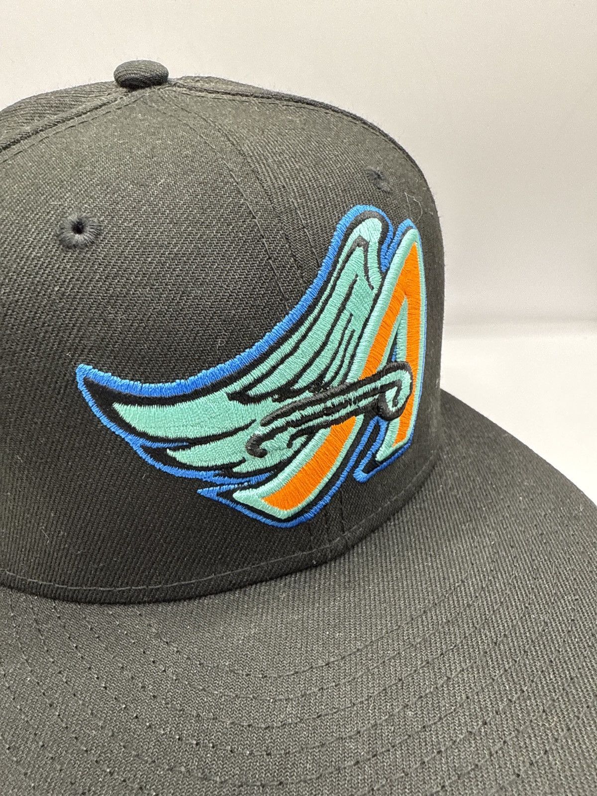 New Era Capsule hats “Halloween ” Angels size 7 1/8 Size ONE SIZE - 4 Thumbnail