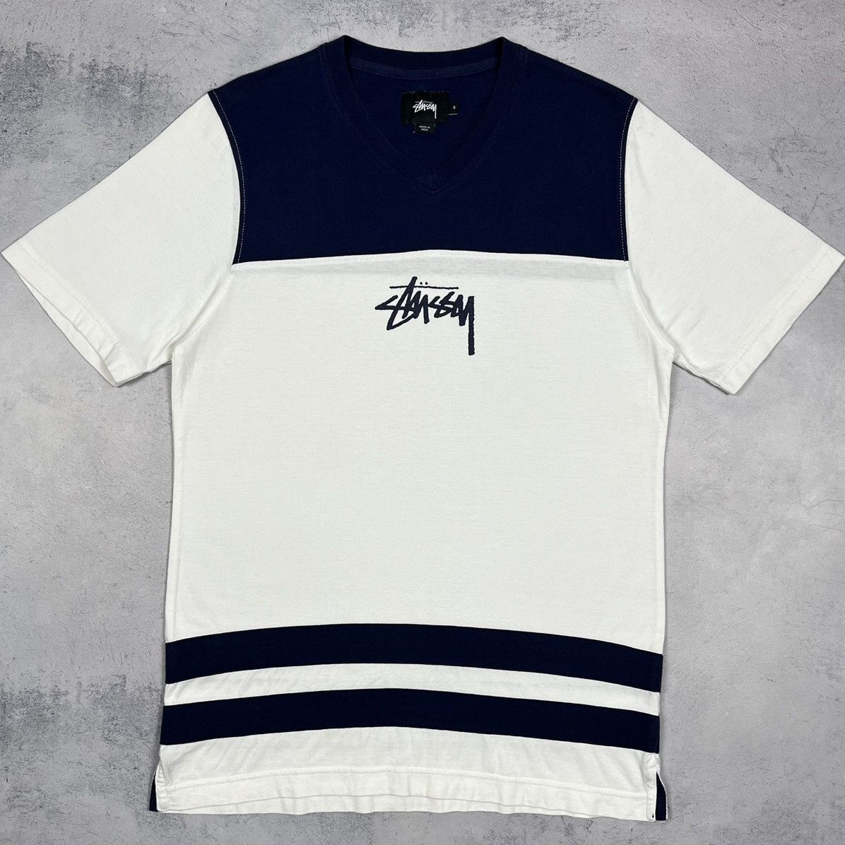 Stussy Vintage Stussy V Neck Graffiti Big Logo T Shirt 90’s Size US S / EU 44-46 / 1 - 2 Thumbnail