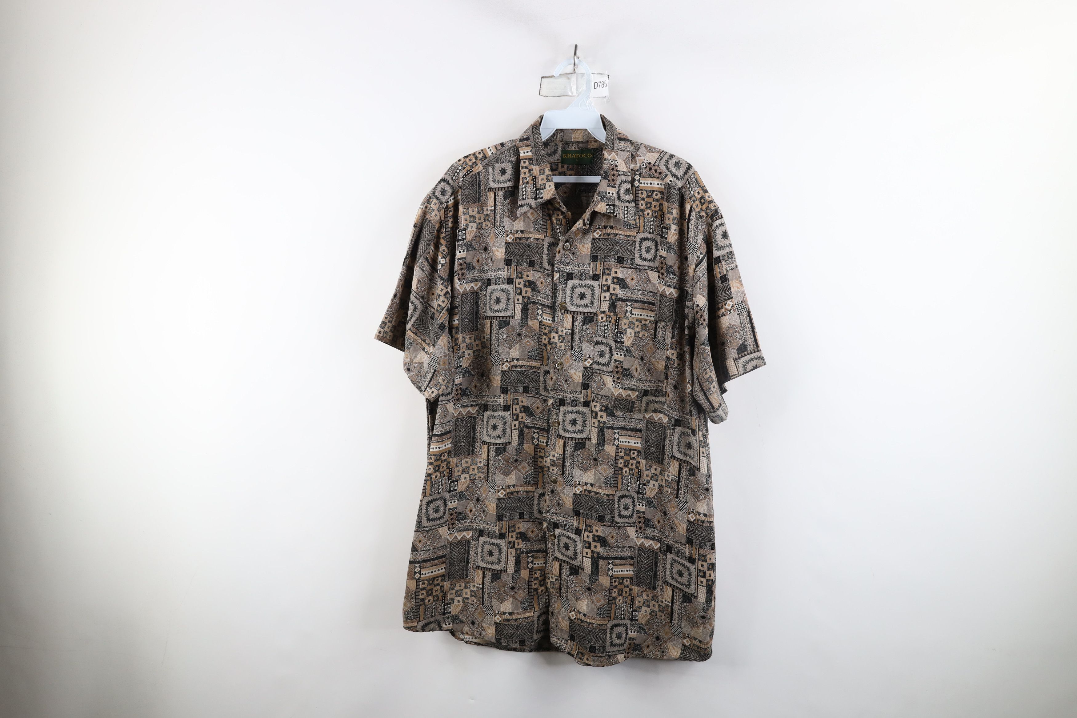 Vintage Vintage 90s Streetwear Geometric Collared Button Shirt Size US L / EU 52-54 / 3 - 1 Thumbnail