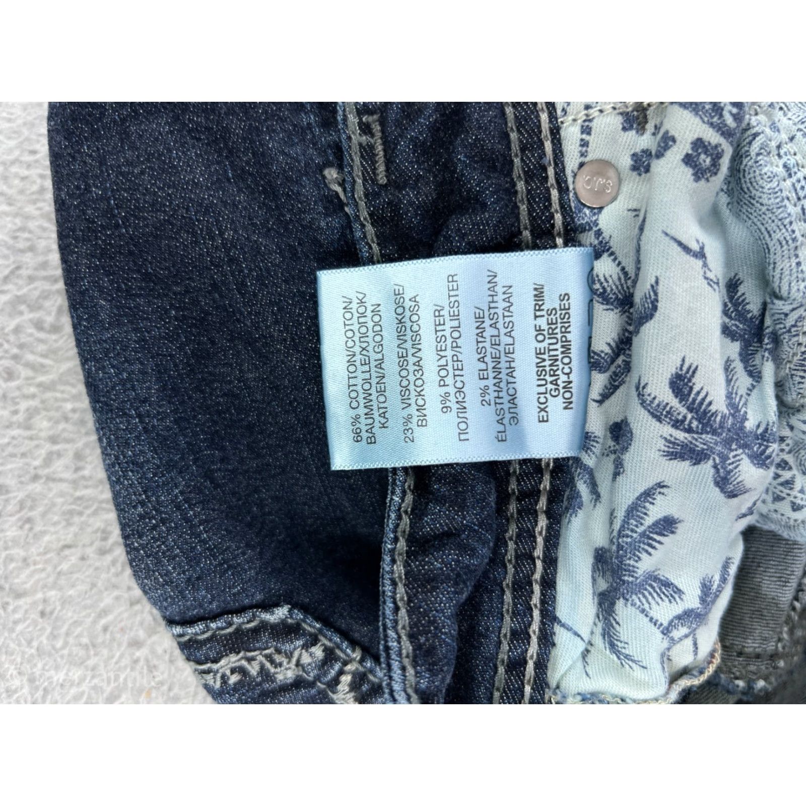 Silver Jeans Co. VINTAGE Silver Jeans Pants Womens 29 Denim Capri Blue Cotton Embroidered Logo 5-Pocket Inseam 24 Machine Washable Regular Stretch Size 29" - 6 Thumbnail