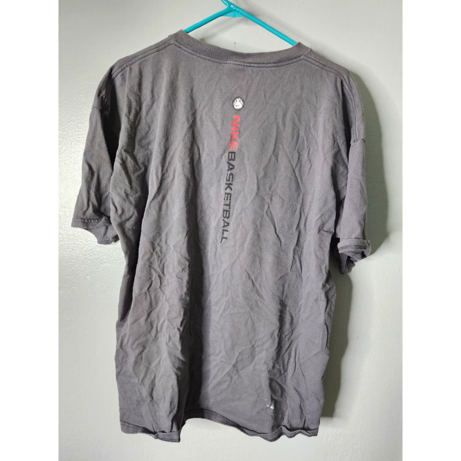 Nike VINTAGE Nike Basketball Shirt Mens 2XL White Tag Distressed Double-Sided 1990s Gray Cotton Short Sleeve Mens 90s Sports Graphic Print Size US XXL / EU 58 / 5 - 2 Thumbnail
