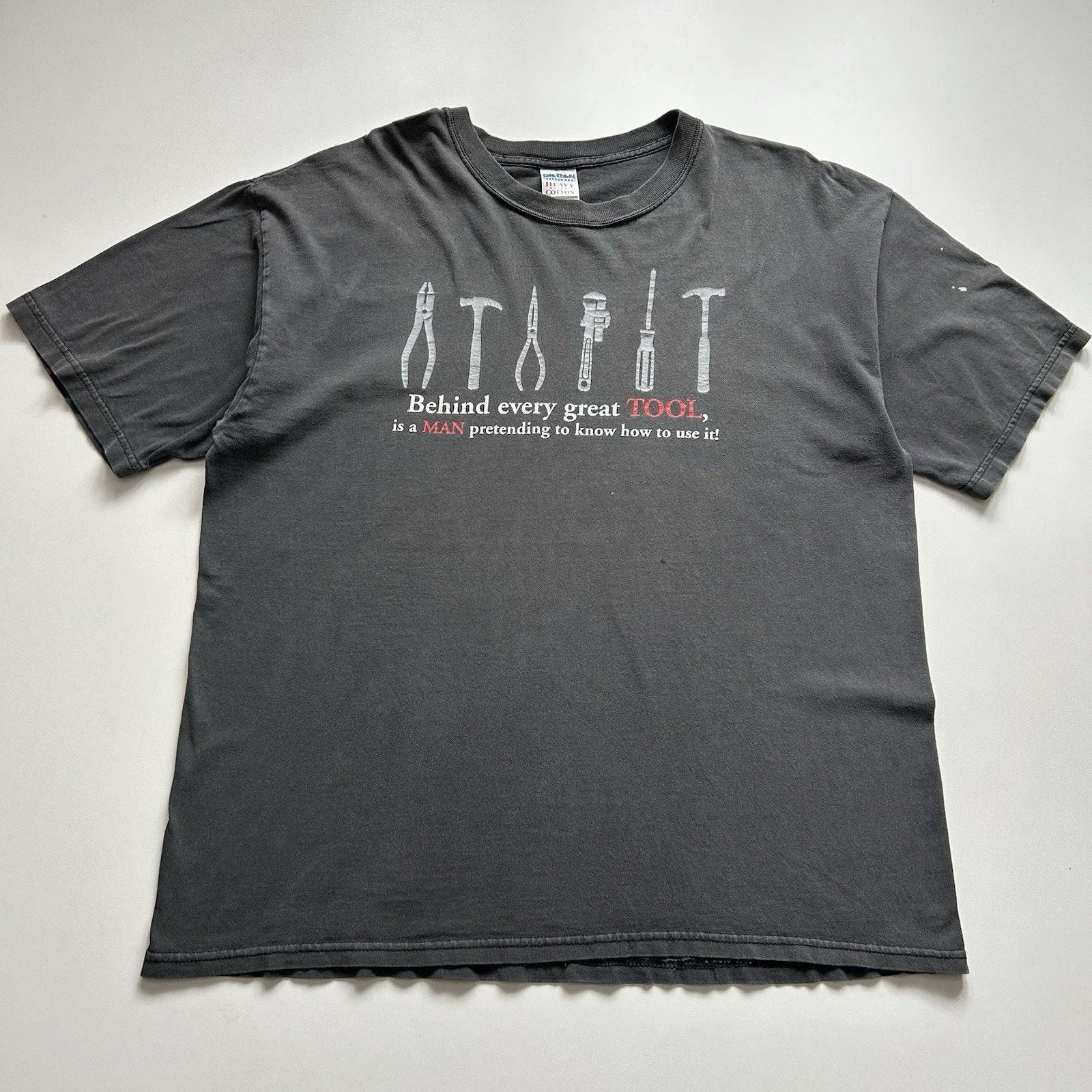 Gildan Vintage Funny Shirt XL Y2K Behind Every Great Tool Is A Man Size US XL / EU 56 / 4 - 1 Thumbnail
