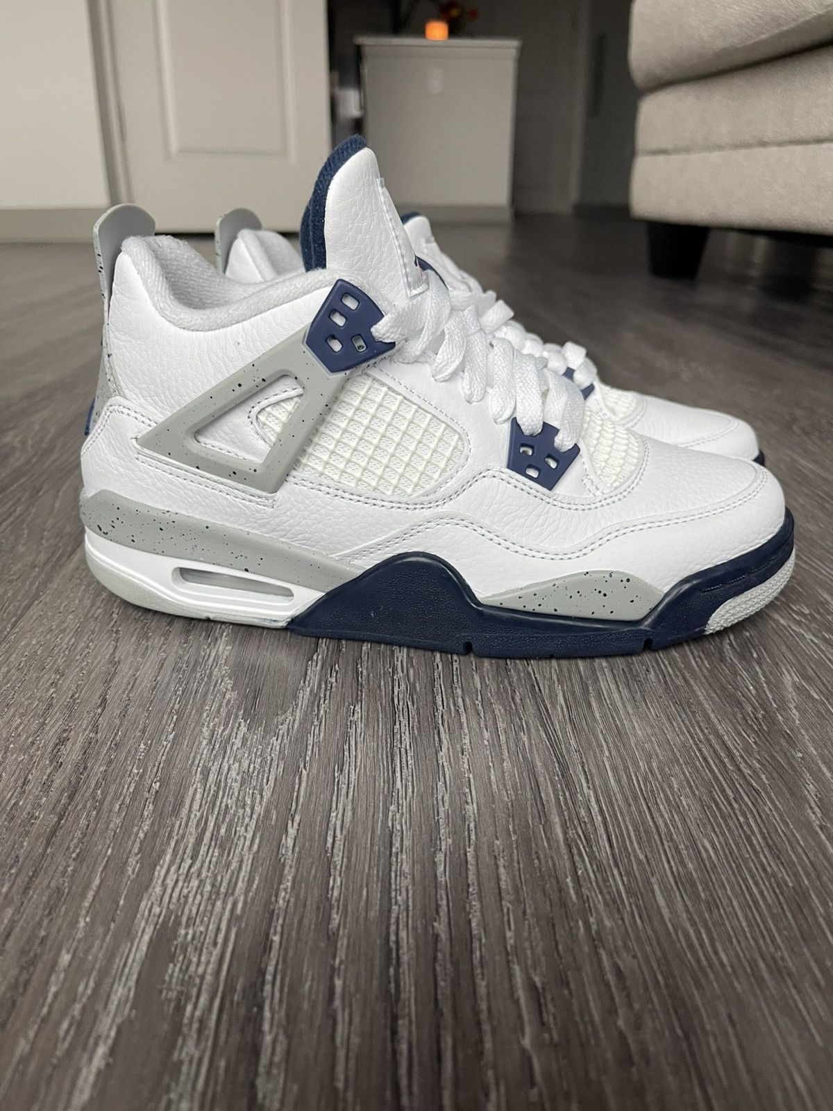 Jordan Brand Jordan Retro 4 Midnight Navy Size US 6 / EU 39 - 1 Thumbnail