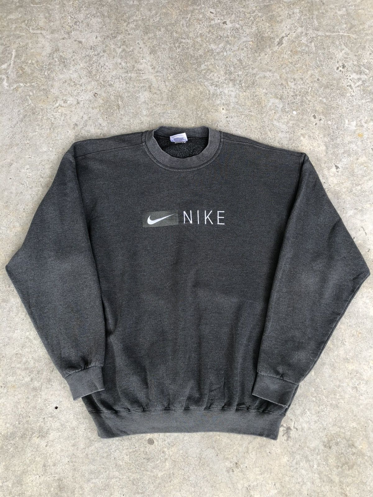 Nike Vintage Nike Embroidered Logo Sweatshirt Size US L / EU 52-54 / 3 - 2 Thumbnail