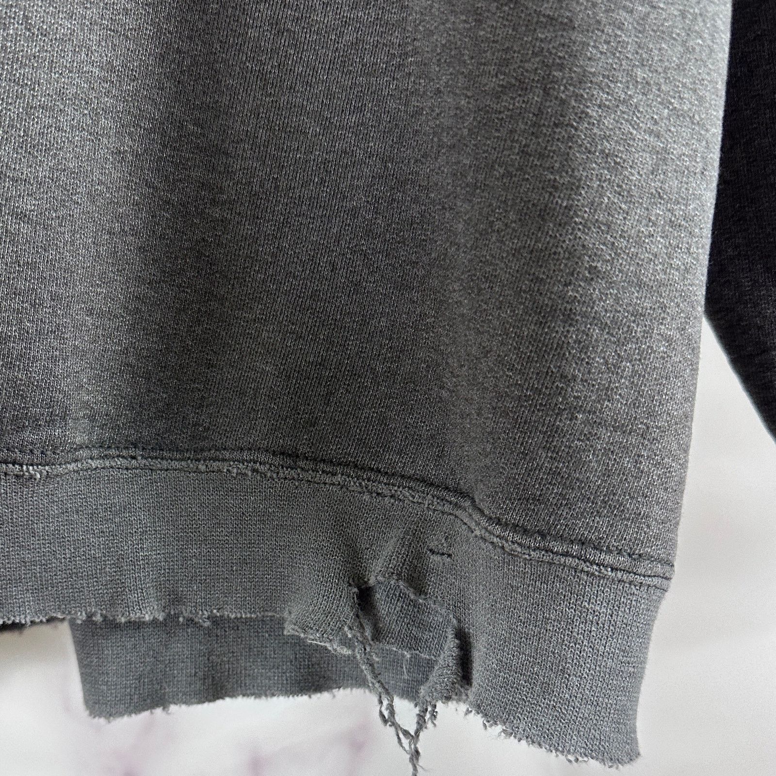 Champion Vintage Distressed Grey Crewneck Size US L / EU 52-54 / 3 - 4 Thumbnail