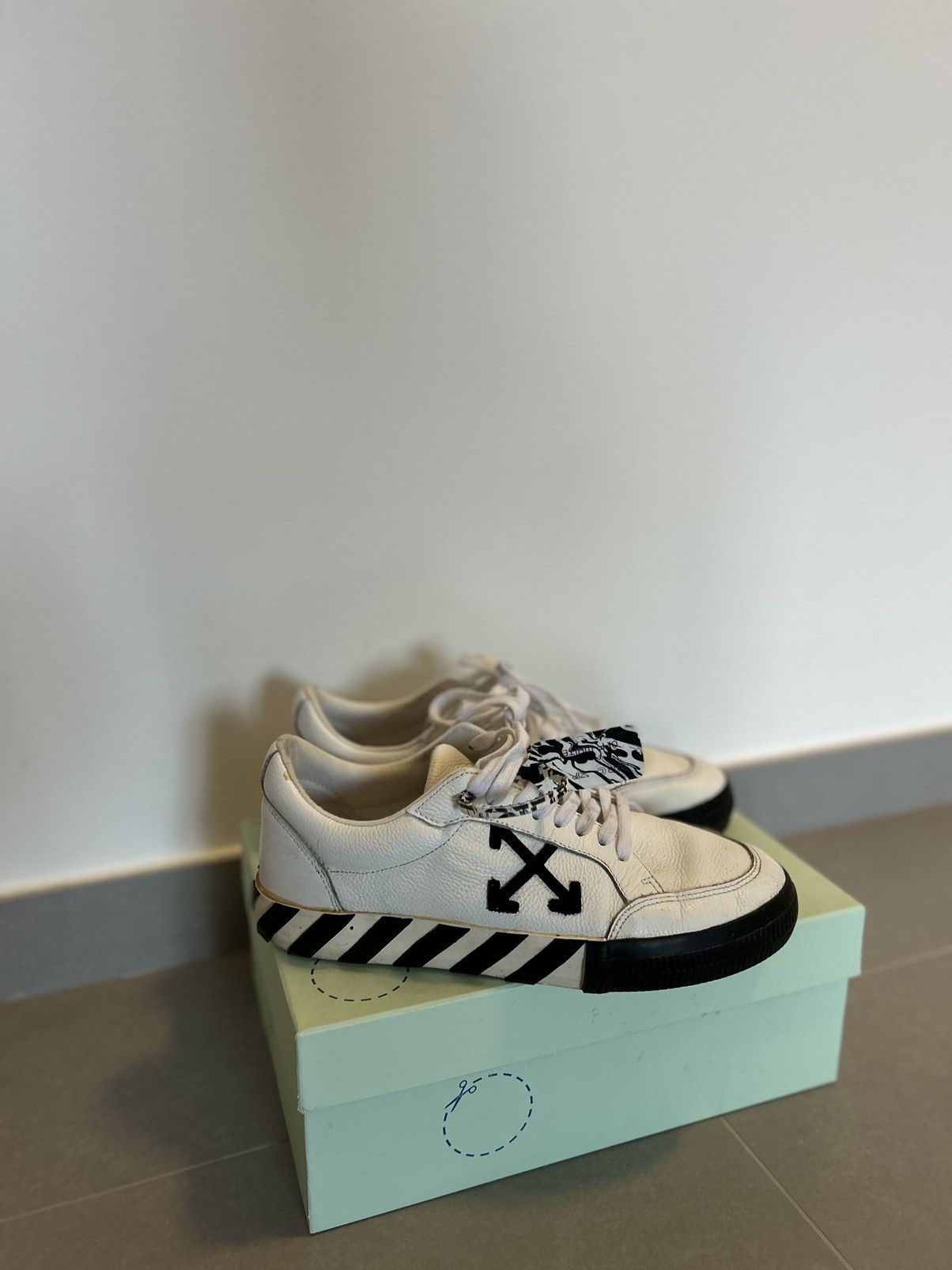 Off-White Off White Low Top Vulc 2020 White Black Leather Size US 9.5 / EU 42-43 - 1 Thumbnail