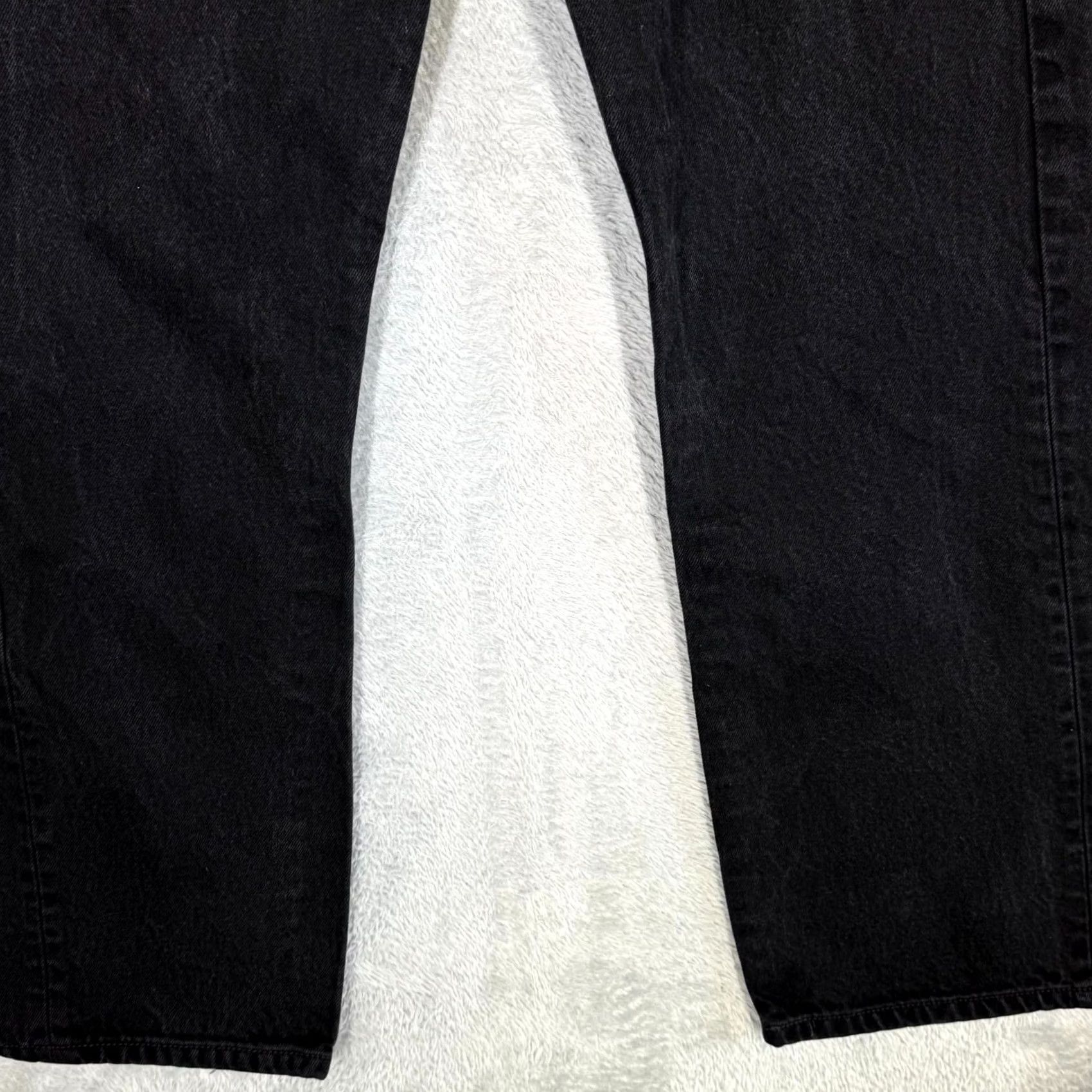 Levi's Levi’s 501 Men’s Jeans Button Fly Black Denim Straight 38 x 32 Regular Mens Jeans Size US 38 / EU 54 - 5 Thumbnail