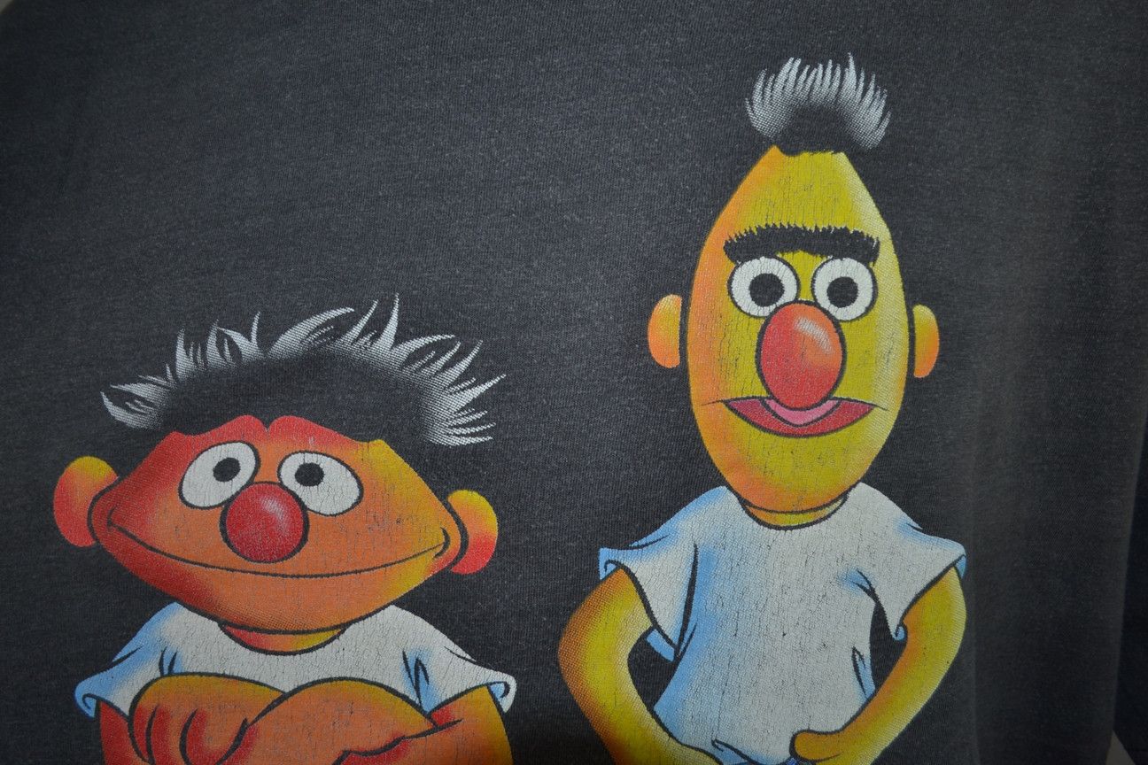 Cartoon Network Vintage 1998 Sesame Street Muppets Bert and Ernie Black Tee Size US L / EU 52-54 / 3 - 7 Thumbnail