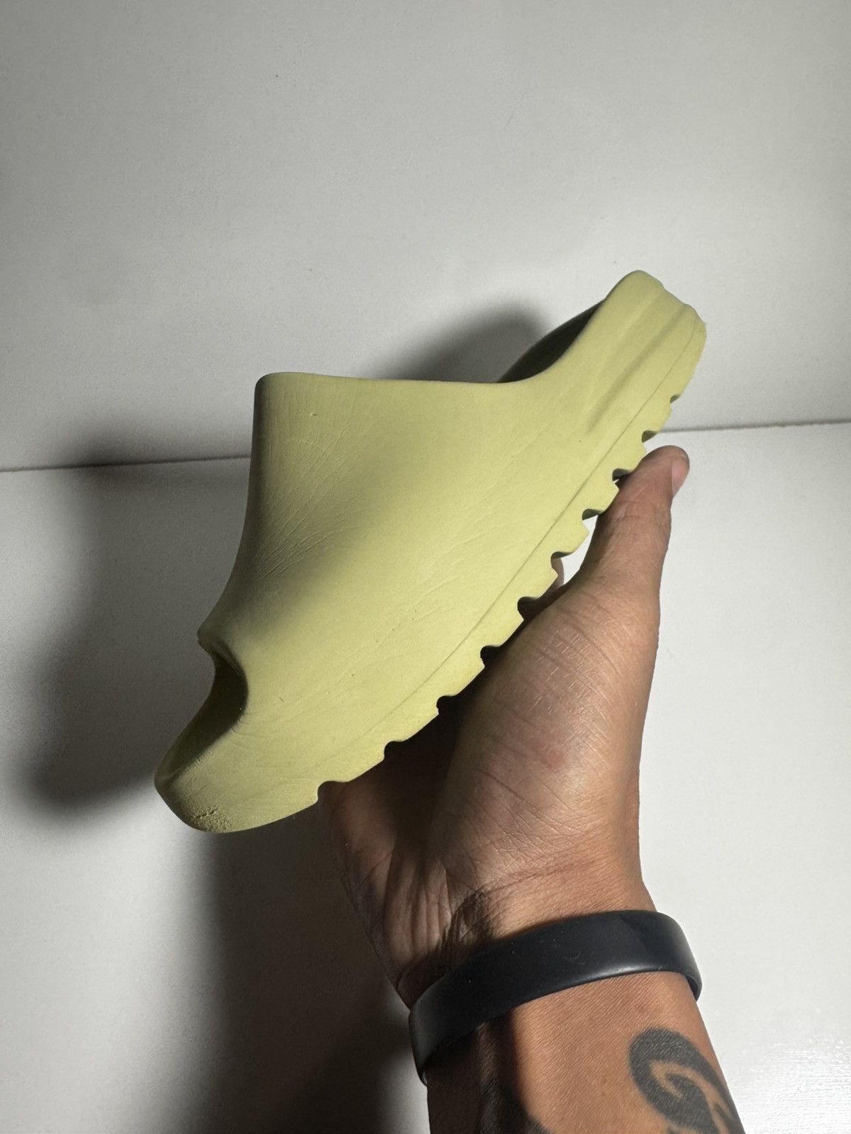 Yeezy Slide “Resin” Kid’s Size 2