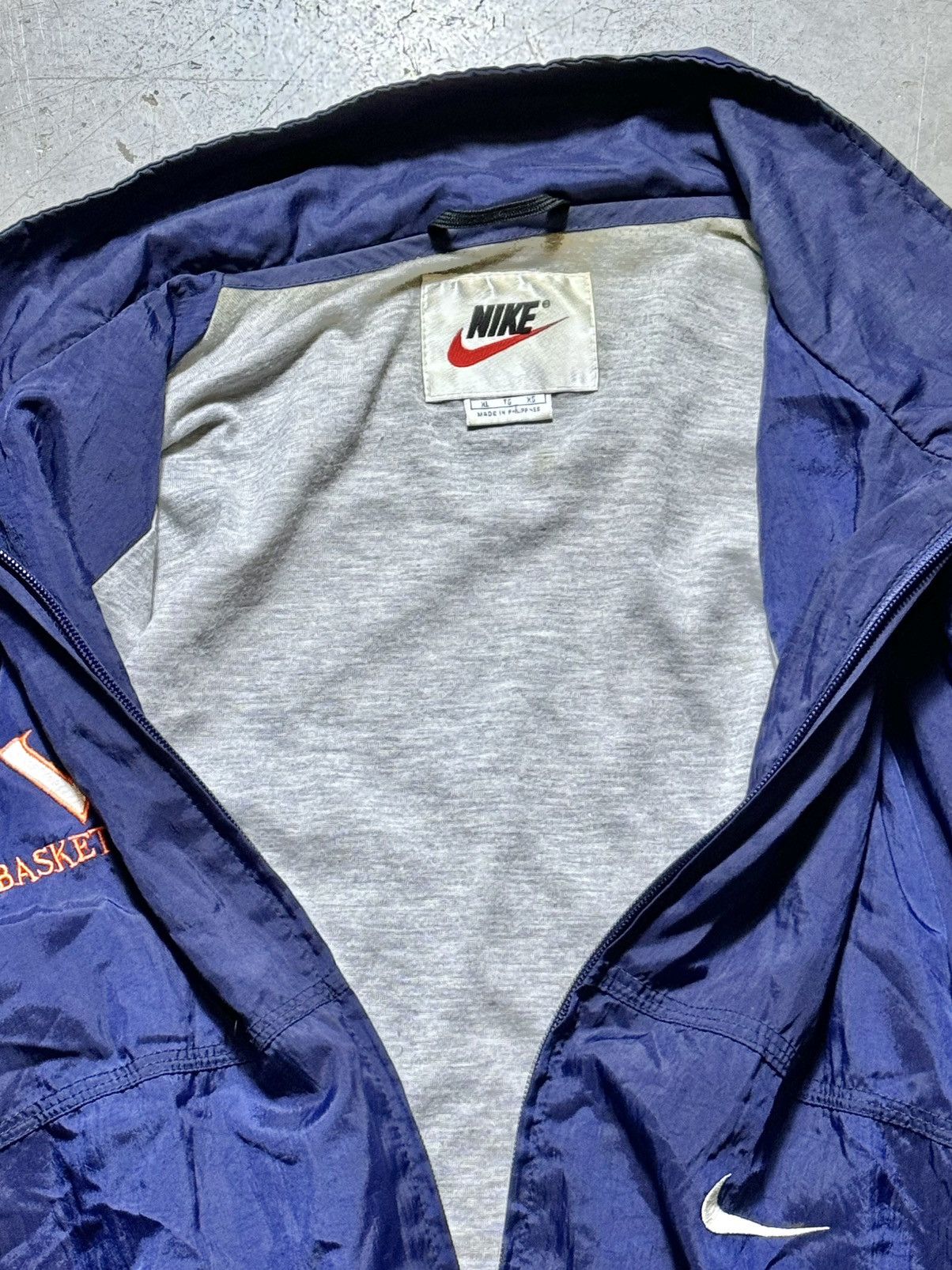Nike × Vintage Vintage Nike UVA Virginia Cavaliers Basketball Jacket sz XL Size US XL / EU 56 / 4 - 8 Thumbnail