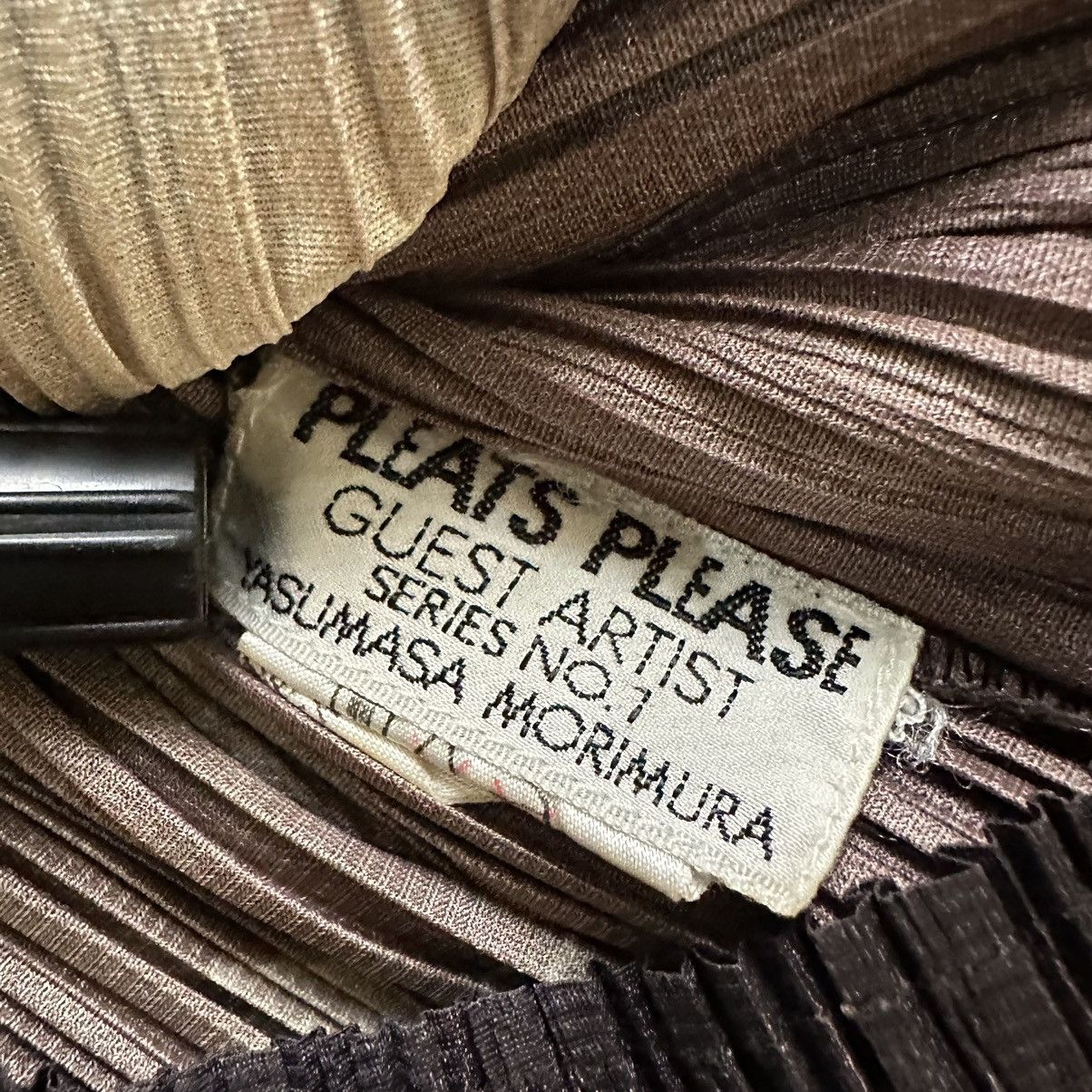 Issey Miyake 1996 Pleats Please Guest Artist No. 1 “Yasumasa Morimura” Size L / US 10 / IT 46 - 6 Thumbnail