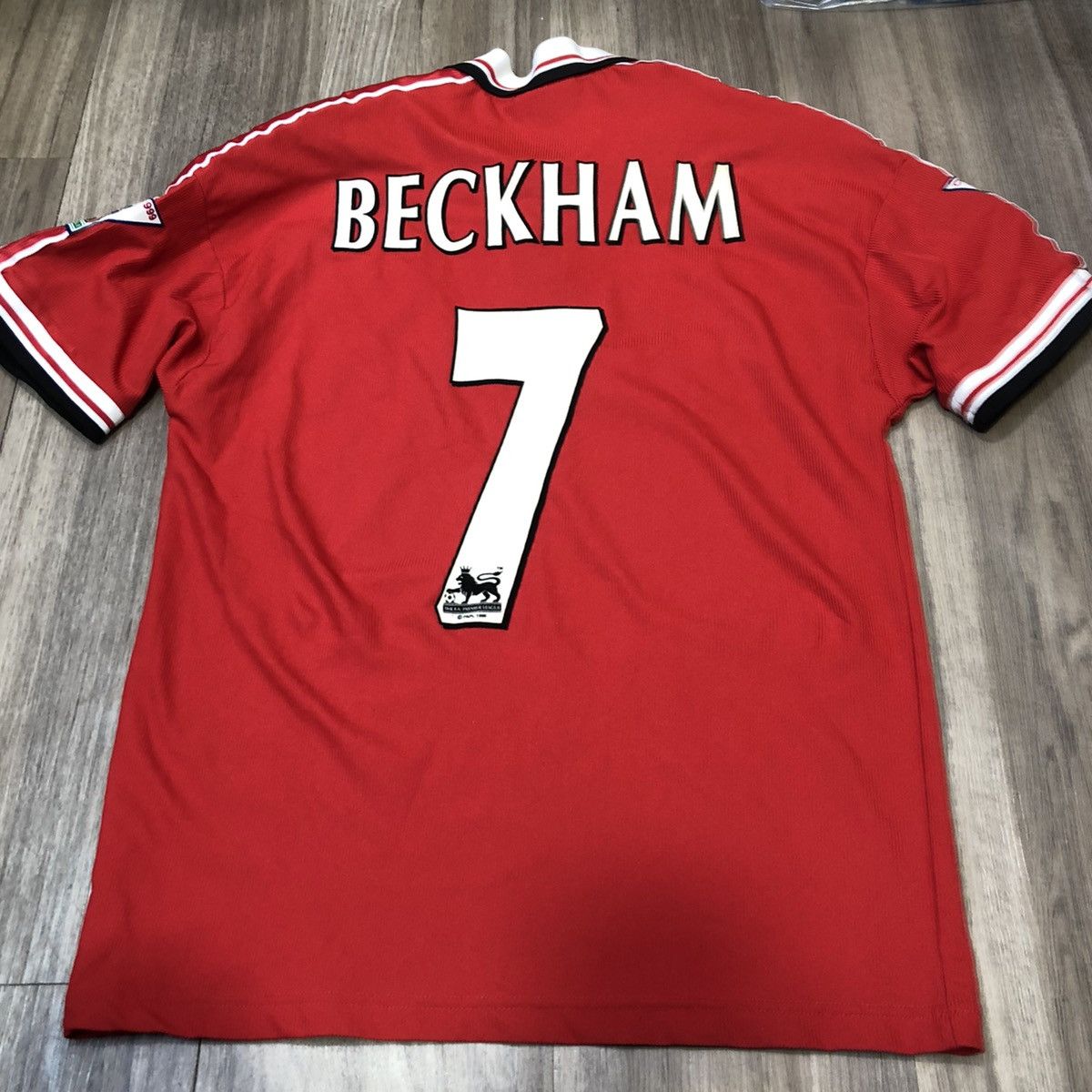 Umbro Manchester United 99/00 home shirt #7 Beckham | Grailed