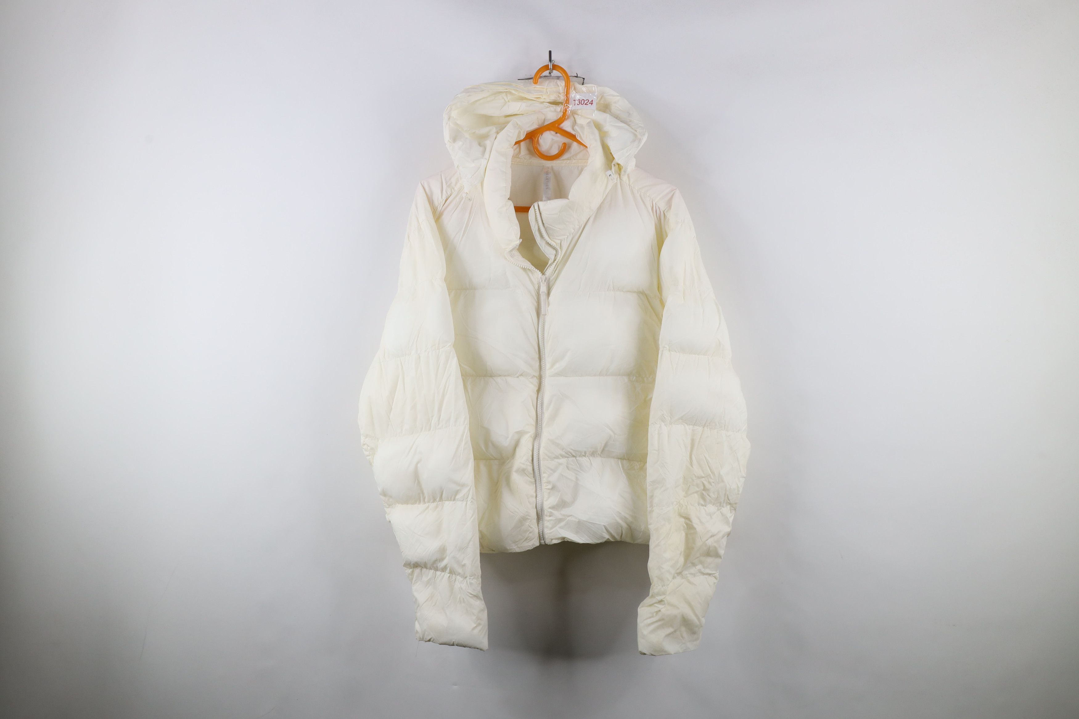 Fabletics × Vintage Fabletics Cropped Fit Beatrix Puffer Jacket White Hooded Size XL / US 12-14 / IT 48-50 - 1 Thumbnail