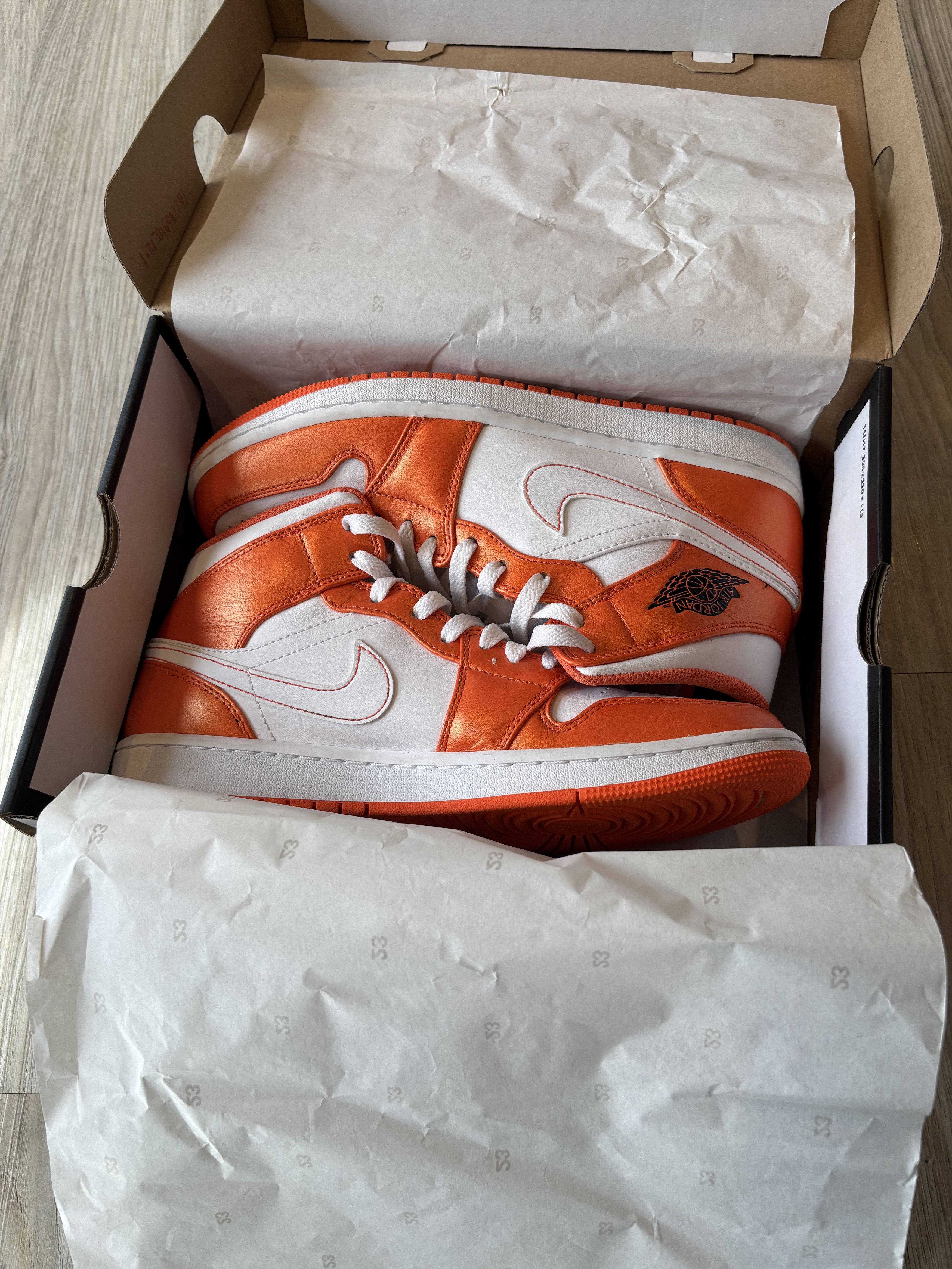 Jordan Brand × Nike Electro Orange Jordan 1 Mid Size US 9 / EU 42 - 1 Thumbnail