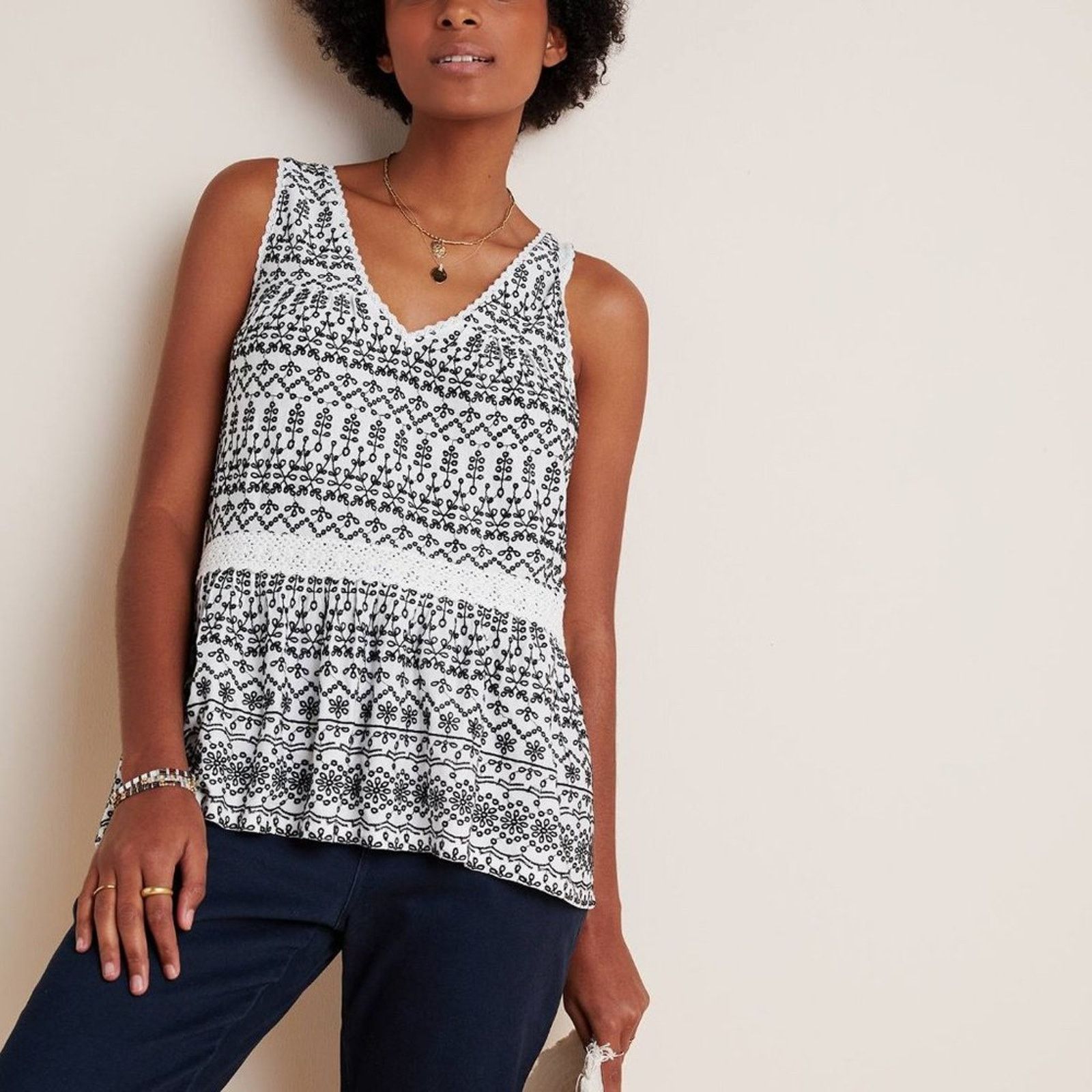 Anthropologie Anthropologie Ivory Cammie Embroidered Peplum Top Size XS / US 0-2 / IT 36-38 - 2 Thumbnail