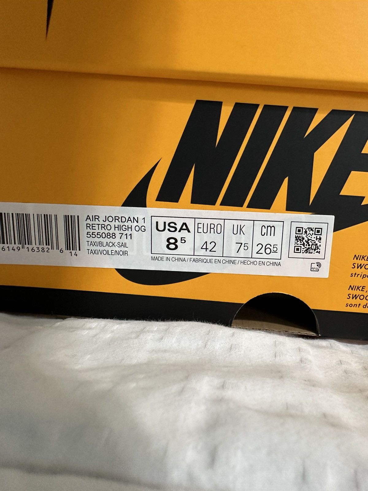 Jordan Brand Air Jordan 1 Retro High OG Taxi Size US 8.5 / EU 41-42 - 10 Thumbnail