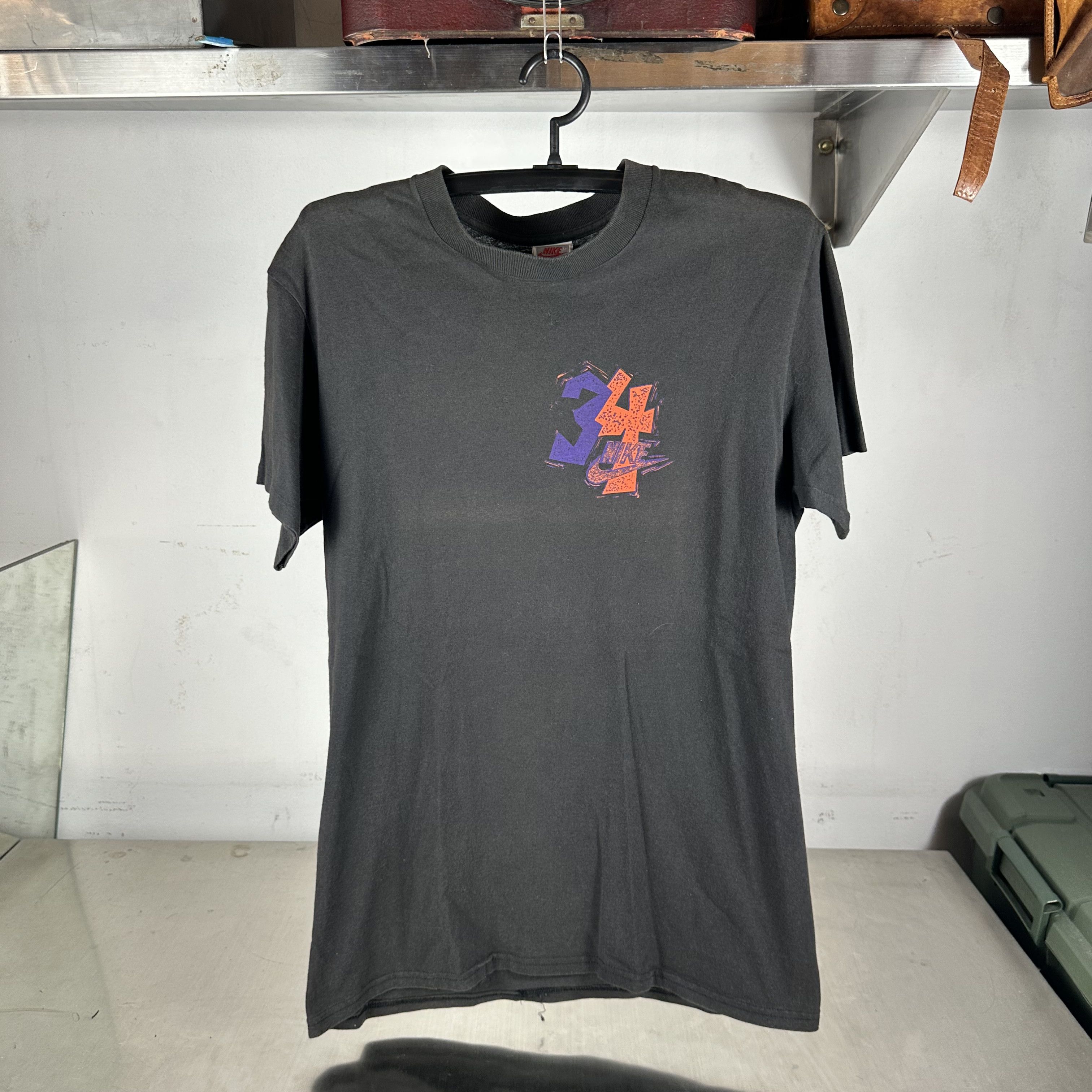 Vintage ​Vintage 90s Nike Charles Barkley Basketball​ T-shirt Size US M / EU 48-50 / 2 - 2 Thumbnail