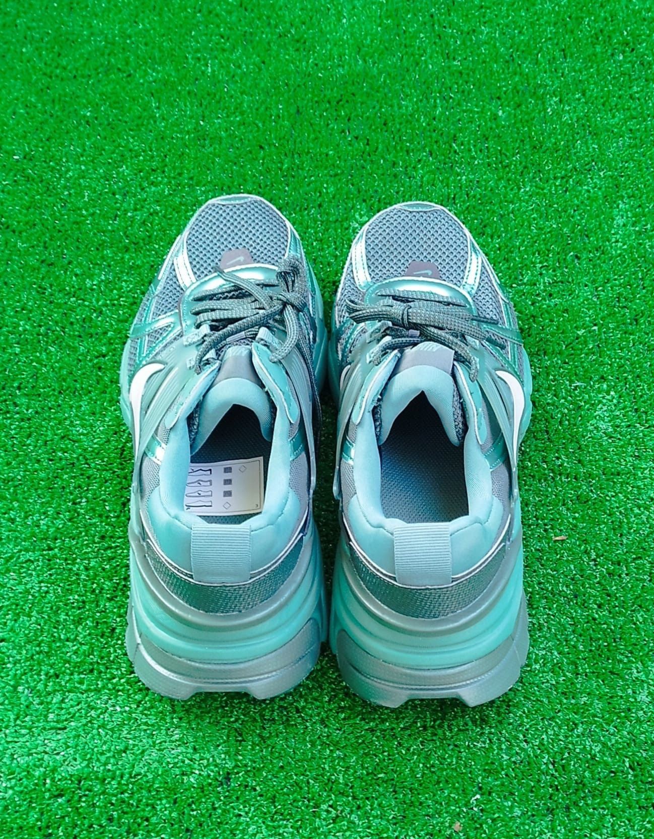Nike Shoes Nike V2K Run Unisex. Size US 9 / EU 42 - 4 Thumbnail
