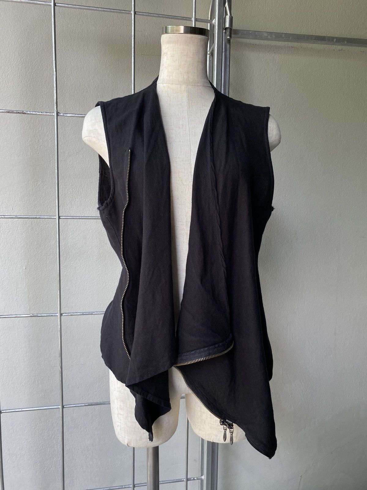 Tornado Mart Tornado Mart black zip vest Size ONE SIZE - 14 Thumbnail
