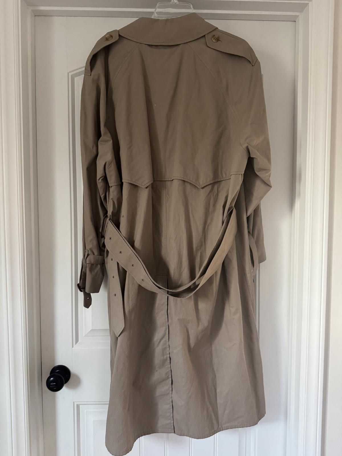 Burberry Vintage Thomas Burberry Men’s 50Short Beige Trench Coat Size US M / EU 48-50 / 2 - 5 Thumbnail