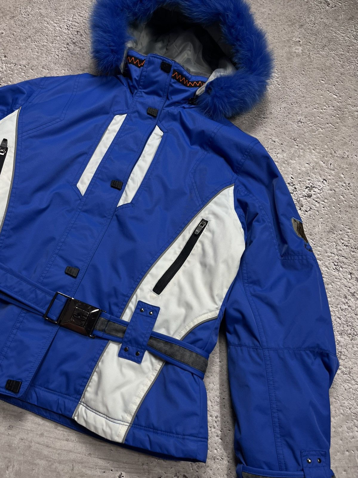 Sportalm Kitzbuhel Sportalm Blue White Ski Jacket M with Belt and Faux Fur Hood Size M / US 6-8 / IT 42-44 - 6 Thumbnail