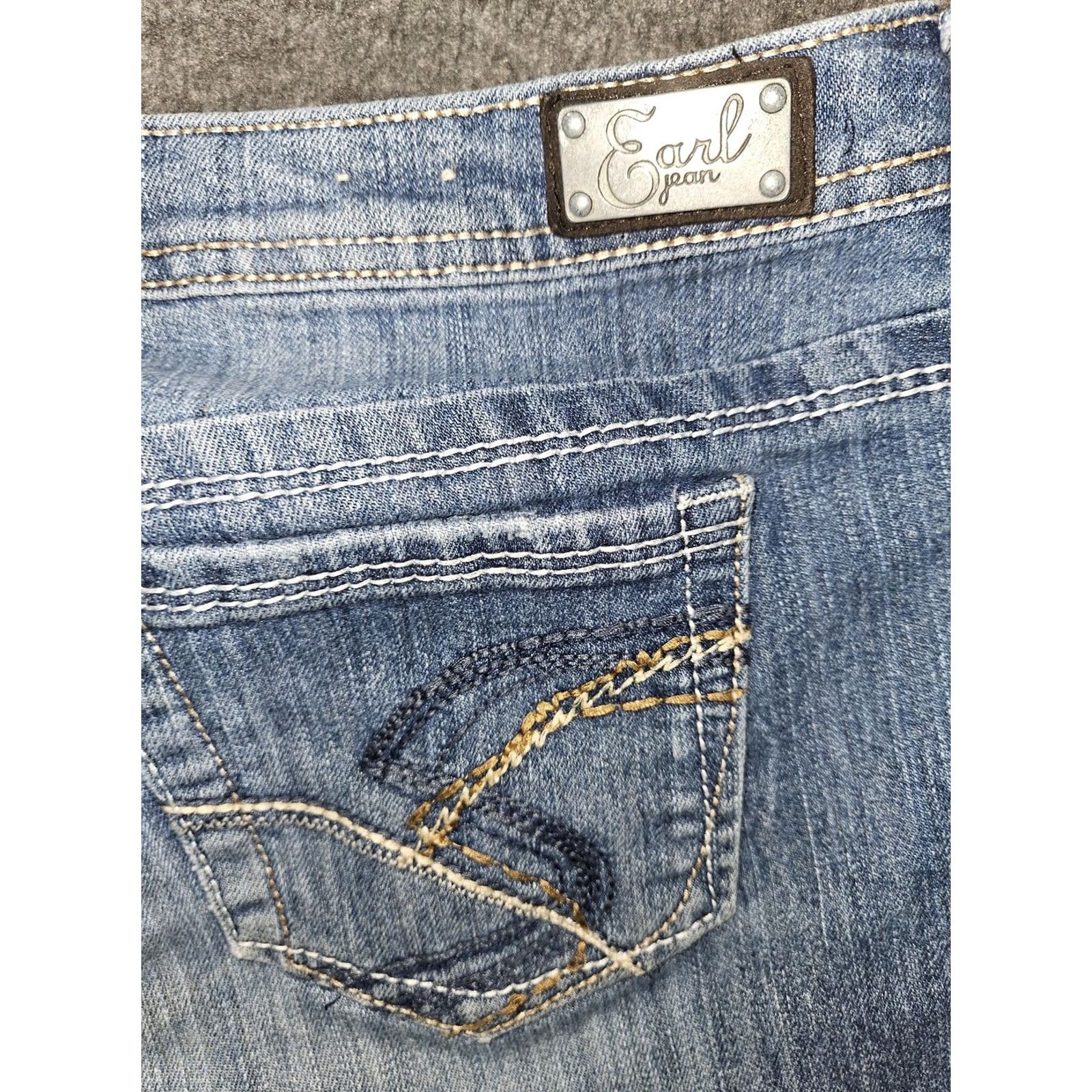Vintage Earl Jean Bermuda Shorts Womens 6 Blue Cuffed Denim Embroidered Pockets Stretch Size 28" / US 6 / IT 42 - 7 Thumbnail