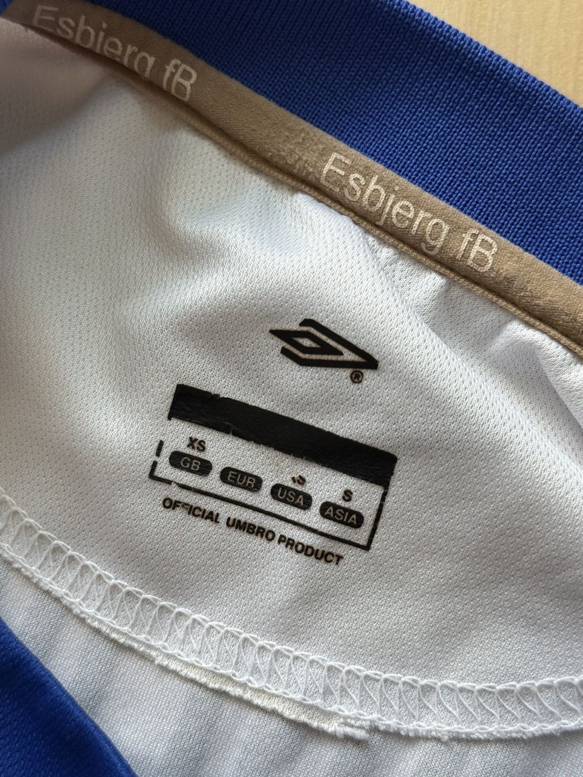 Umbro 2013-14 Umbro FC Esbjerg forenede 22 Fellah signature jersey Size US S / EU 44-46 / 1 - 7 Thumbnail