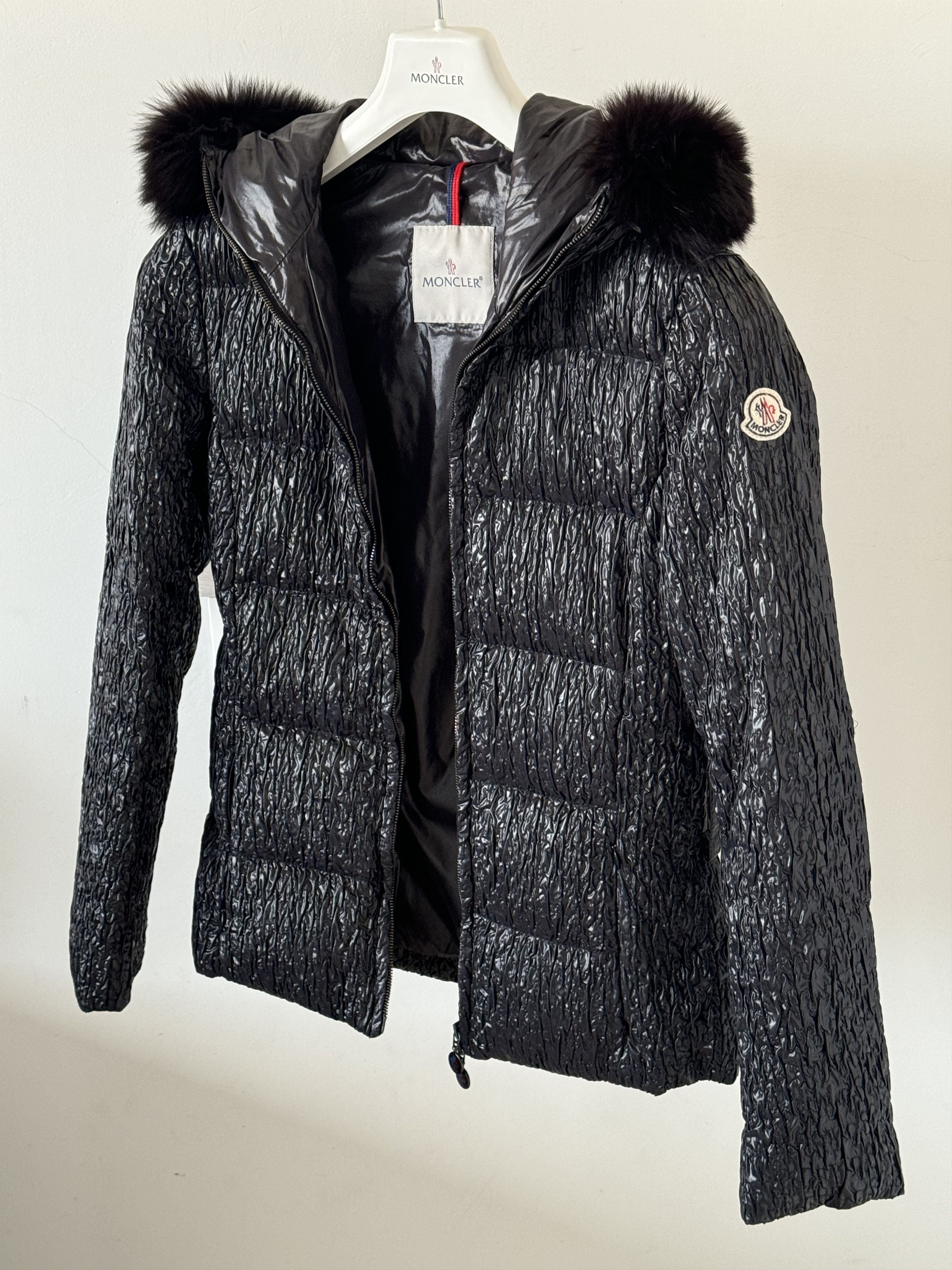 Moncler Moncler black embossed puffer jacket with fur Size M / US 6-8 / IT 42-44 - 1 Thumbnail