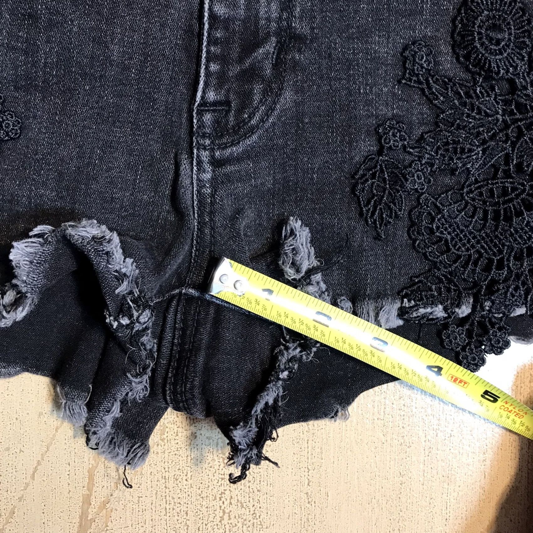 American Eagle Outfitters VINTAGE American Eagle Outfitters Shorts 4 Womens Hi Rise Shortie Denim Black Crochet Lace Stretch 2.0 Inseam 5-Pocket Women Mens? Size 27" / US 4 / IT 40 - 5 Thumbnail