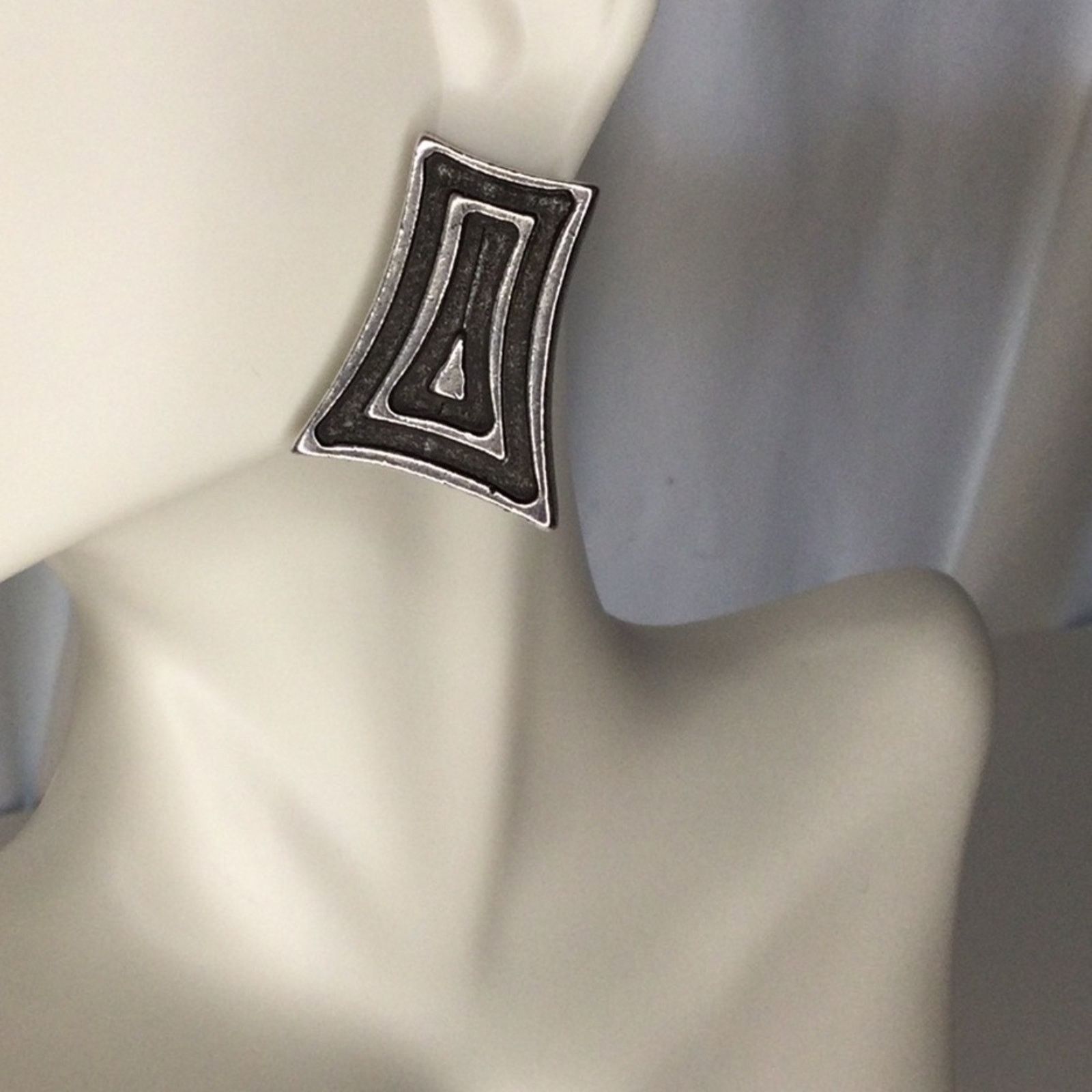 Other Silver & Black Geometric Trapezoid Push Back 1980's Earrings Size ONE SIZE - 15 Thumbnail