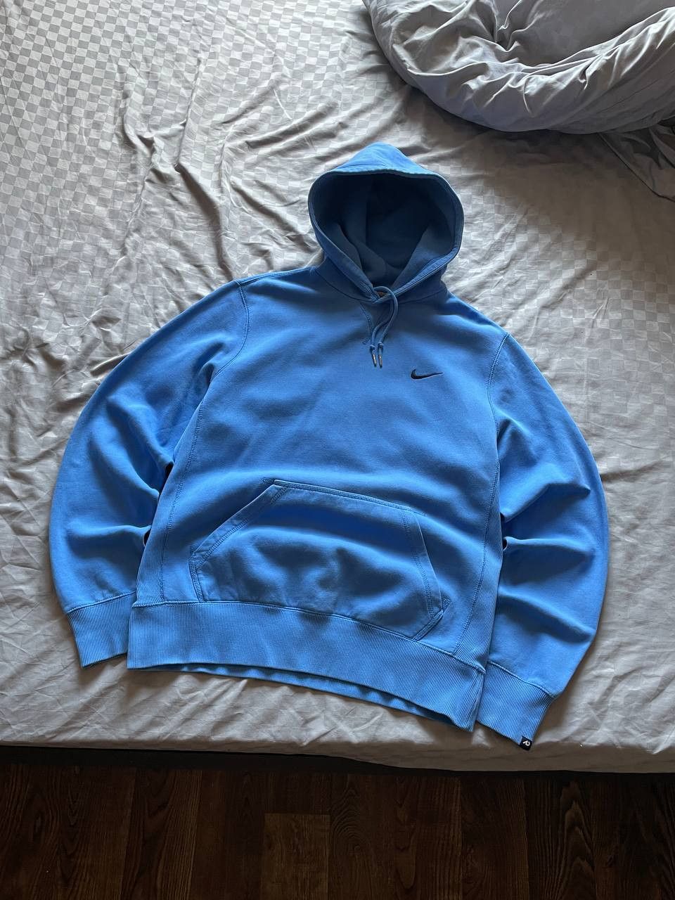 Nike Vintage Nike Hoodie Boxy Fit Mini Swoosh Y2K Rare 90s Size US L / EU 52-54 / 3 - 1 Thumbnail