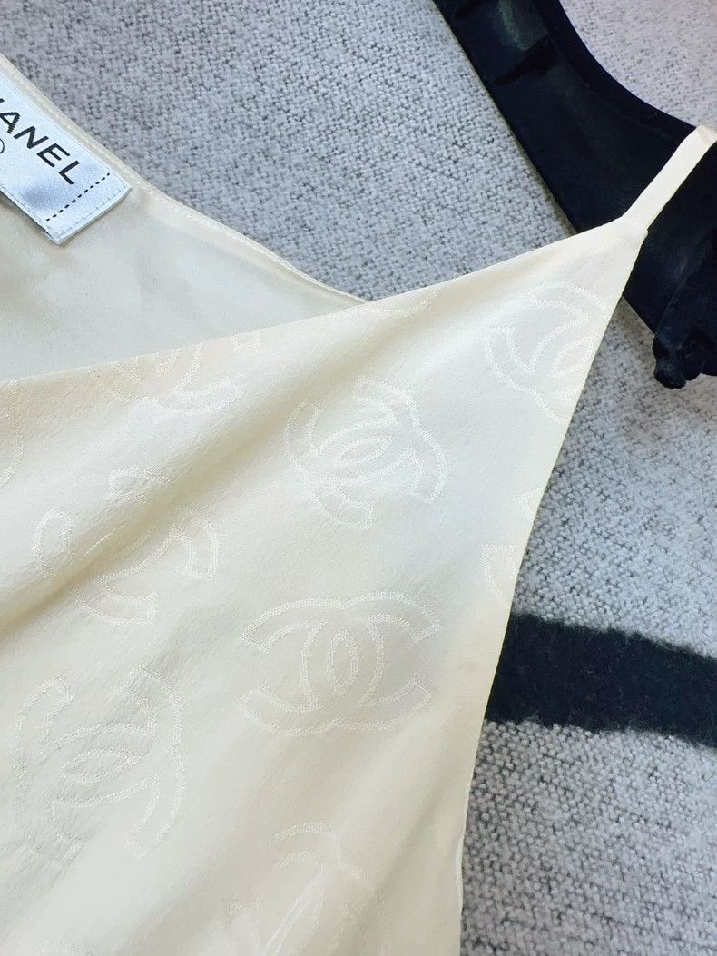 Chanel Chanel 23s spring and summer mulberry silk silk full print Size XS / US 0-2 / IT 36-38 - 7 Thumbnail