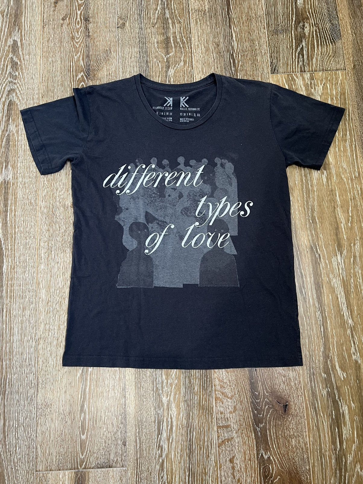 Band Tees Radiohead different types of love tee Size US M / EU 48-50 / 2 - 1 Thumbnail