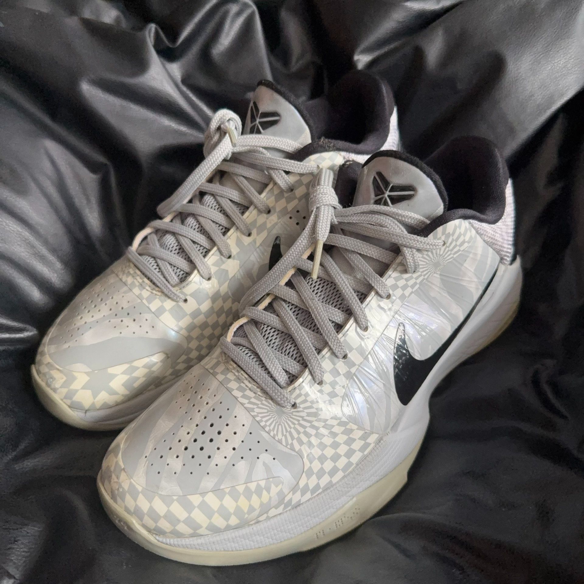 Nike Nike White Lowtop Sneakers 42 Men Size US 9 / EU 42 - 1 Thumbnail
