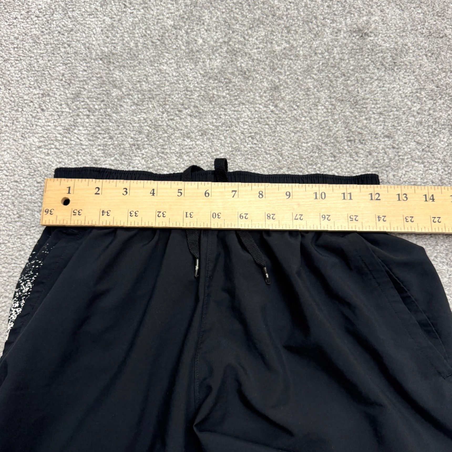 Under Armour Under Armour Shorts Mens Small Black White Graphic Elastic Waist Active Size US 29 - 7 Thumbnail