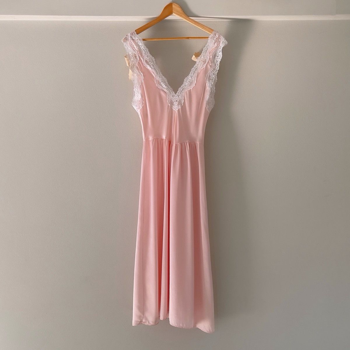 Vintage Cinema Etoile 1980s Pink Satin & Lace Nightgown (S) Size S / US 4 / IT 40 - 9 Thumbnail