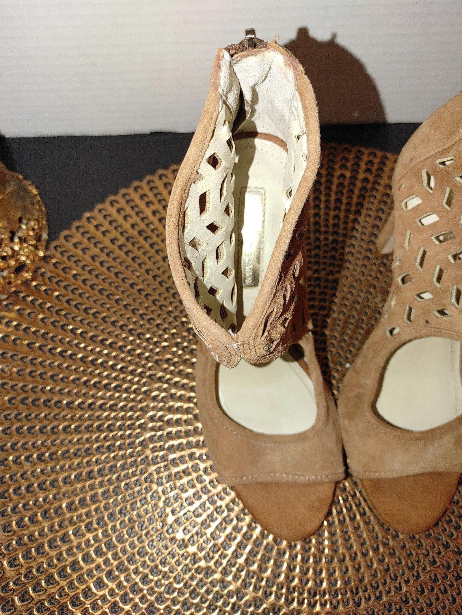 Designer BCBG Camdynn Suede Heels Size 4M Size US 7.5 / IT 37.5 - 7 Thumbnail