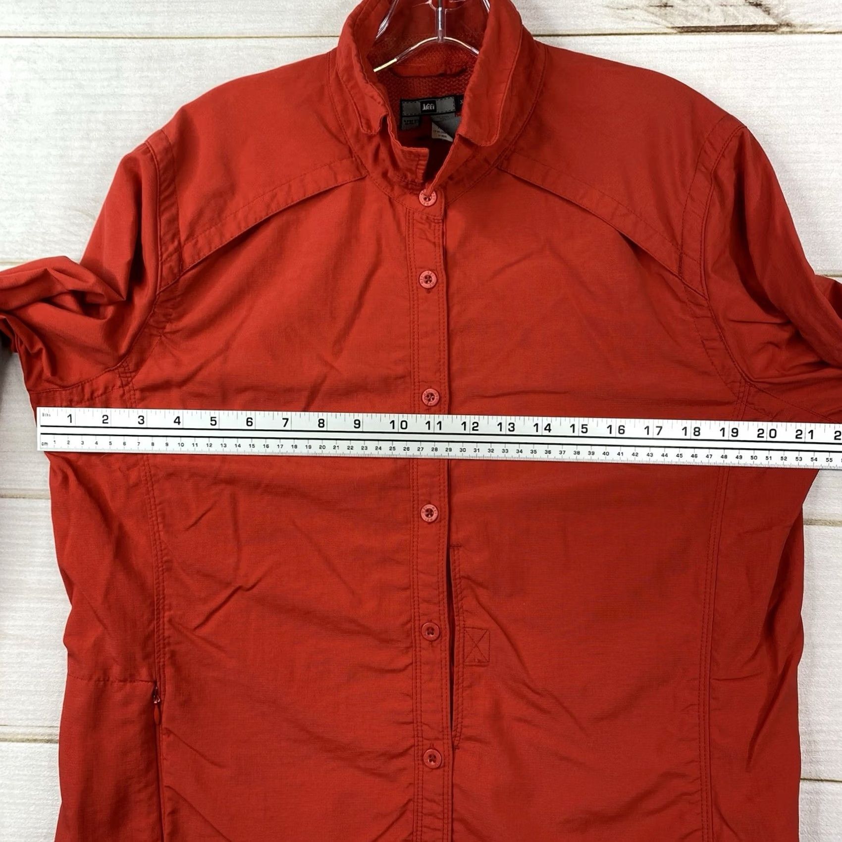 Vintage REI Shirt Womens XL Red Roll Tab Sleeve Outdoors Camping Hiking Button-Up Women XL Red Outdoors Casual Shirt Size XL / US 12-14 / IT 48-50 - 6 Thumbnail